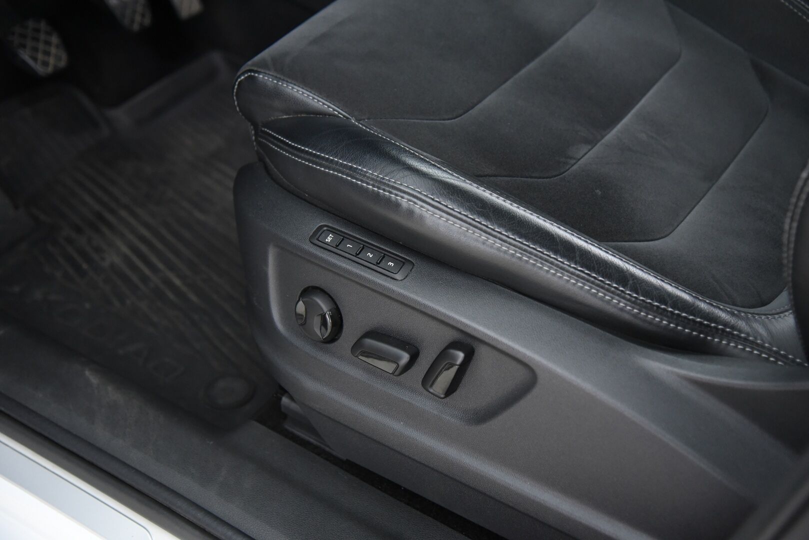 Skoda Kodiaq 2018 2,0 TDI 150 4x4 Style *Webasto / ACC / Koukku / Canton / Muistipenkit - 2x Aluvanteet / Navi / LED kaukovaloautomatiikalla