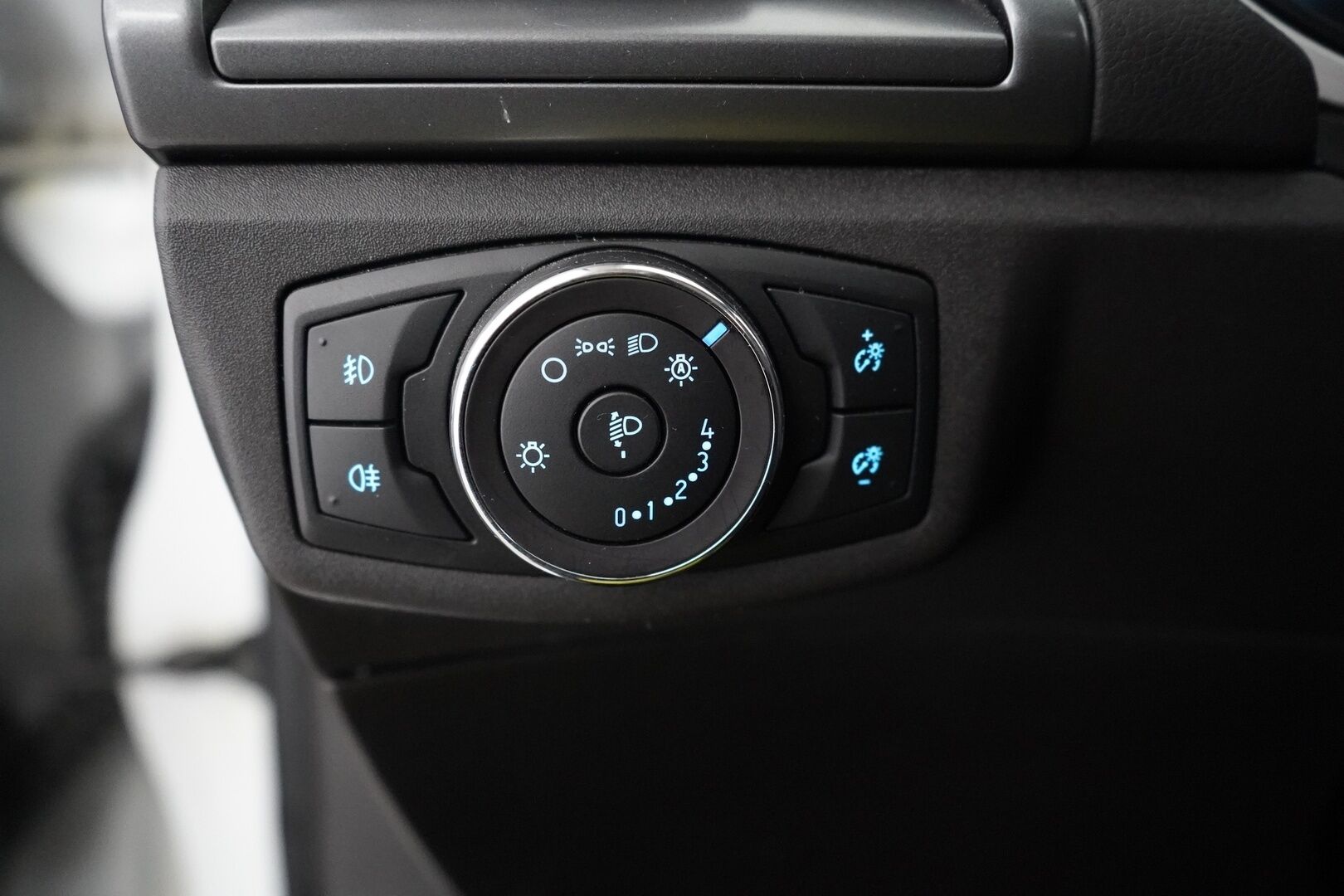 Ford Mondeo 2018 1,5 EcoBoost 160hv A6 Trend 5D *Koukku / Lohko / Vakkari / Tutkat / Lämmitettävä tuulilasi* - Kahdet renkaat OEM alumiinivantein / Säntilliset huollot / Suomi-auto / Jakopää vaihdettu