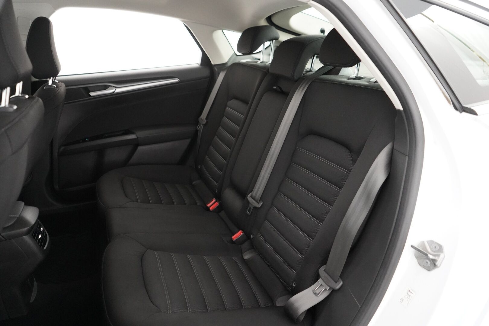 Ford Mondeo 2018 1,5 EcoBoost 160hv A6 Trend 5D *Koukku / Lohko / Vakkari / Tutkat / Lämmitettävä tuulilasi* - Kahdet renkaat OEM alumiinivantein / Säntilliset huollot / Suomi-auto / Jakopää vaihdettu