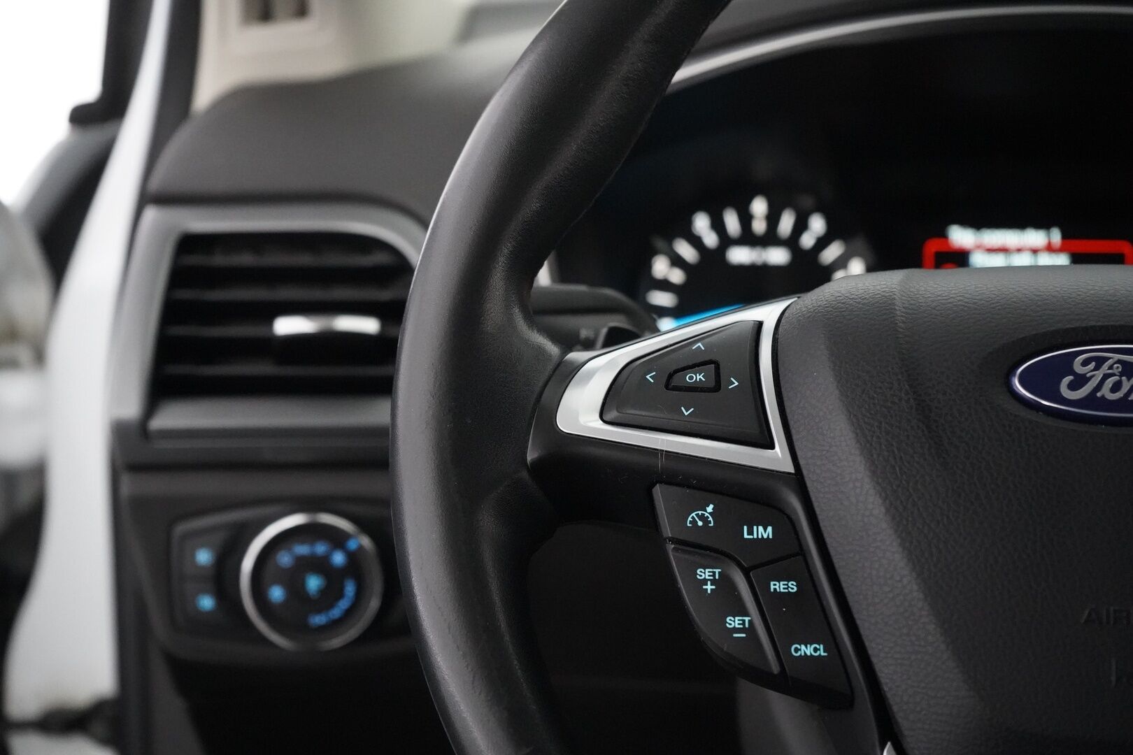 Ford Mondeo 2018 1,5 EcoBoost 160hv A6 Trend 5D *Koukku / Lohko / Vakkari / Tutkat / Lämmitettävä tuulilasi* - Kahdet renkaat OEM alumiinivantein / Säntilliset huollot / Suomi-auto / Jakopää vaihdettu