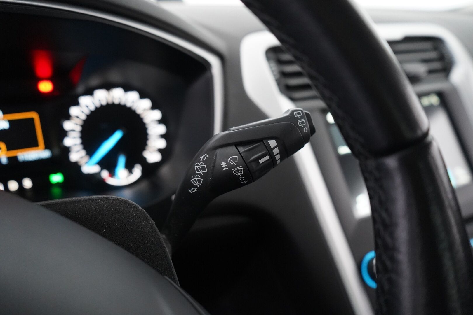 Ford Mondeo 2018 1,5 EcoBoost 160hv A6 Trend 5D *Koukku / Lohko / Vakkari / Tutkat / Lämmitettävä tuulilasi* - Kahdet renkaat OEM alumiinivantein / Säntilliset huollot / Suomi-auto / Jakopää vaihdettu