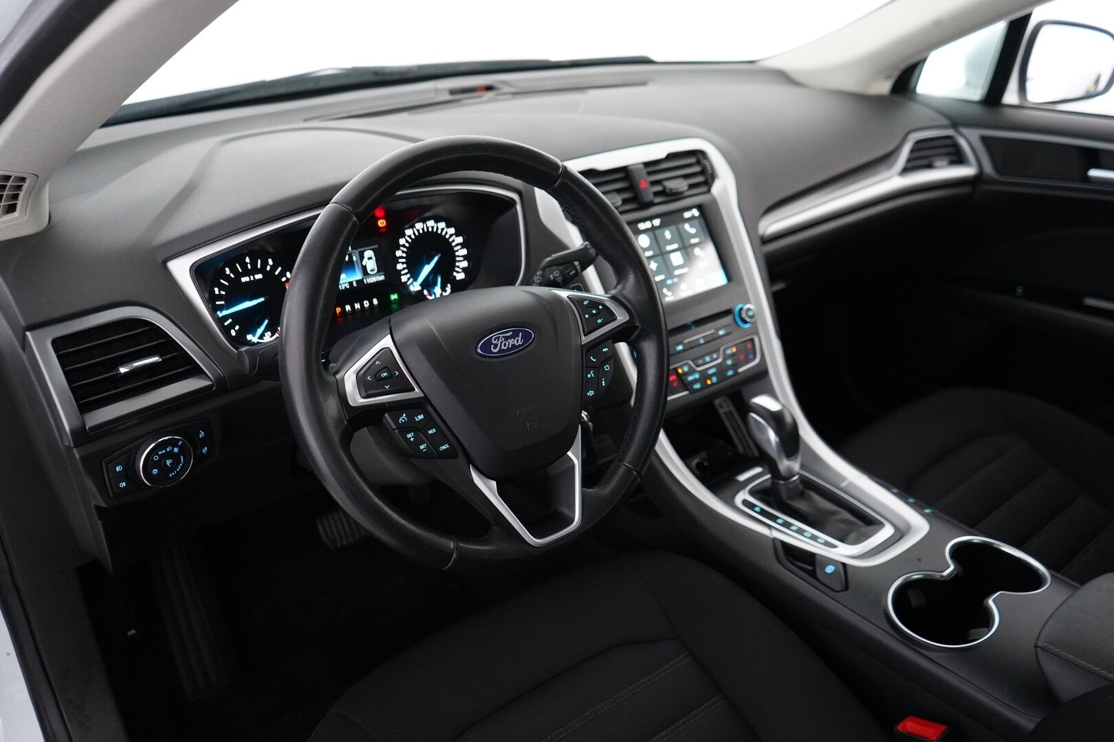 Ford Mondeo 2018 1,5 EcoBoost 160hv A6 Trend 5D *Koukku / Lohko / Vakkari / Tutkat / Lämmitettävä tuulilasi* - Kahdet renkaat OEM alumiinivantein / Säntilliset huollot / Suomi-auto / Jakopää vaihdettu