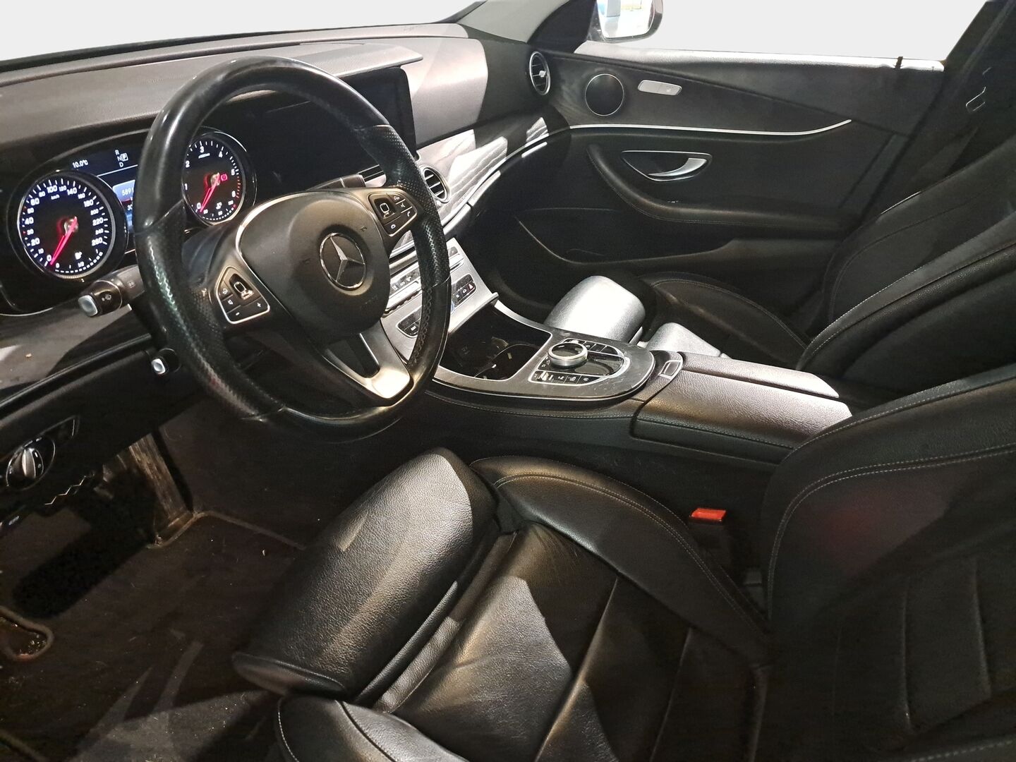 Mercedes-Benz E 2018 220 d A Premium Pro *Lohko / Multi-Beam Led / Nahkasisusta / Ambient* - Suomi-auto / Hyvä huoltohistoria / Todella siisti! 