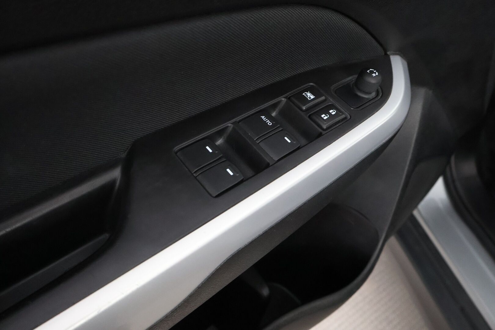 Suzuki Vitara 2018 1,6 VVT 4WD GL+ 5MT - Suomiauto / Adapt.Vakkari / Peruutuskamera / Lohko & Sisäpistoke / Vetokoukku / Juuri tullut Tampereelle!