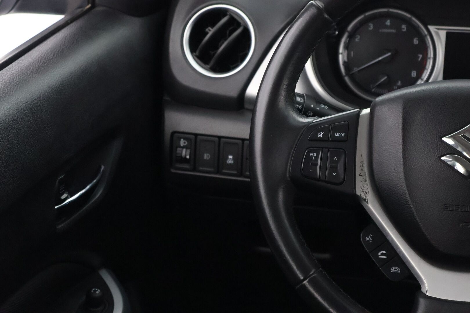 Suzuki Vitara 2018 1,6 VVT 4WD GL+ 5MT - Suomiauto / Adapt.Vakkari / Peruutuskamera / Lohko & Sisäpistoke / Vetokoukku / Juuri tullut Tampereelle!