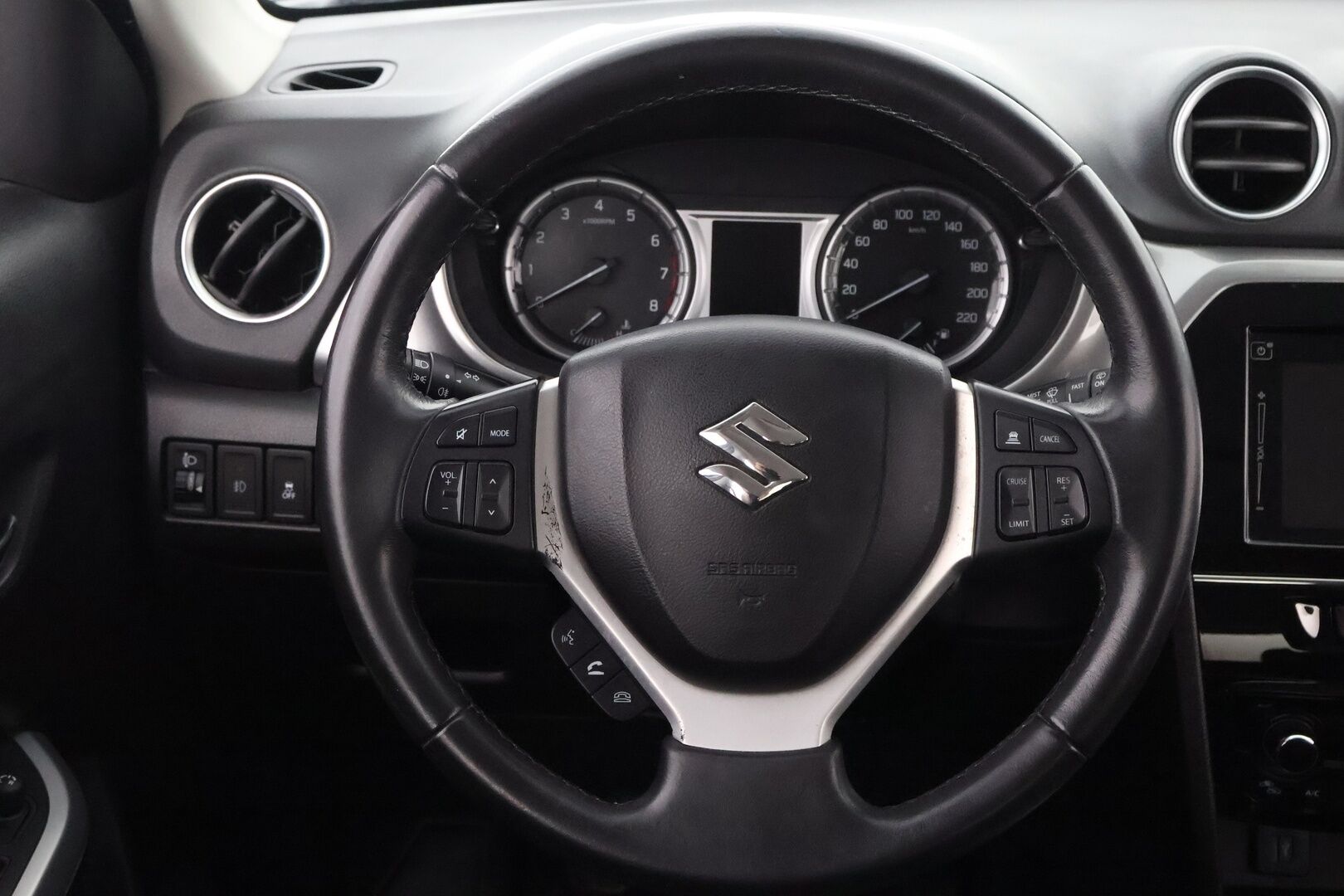 Suzuki Vitara 2018 1,6 VVT 4WD GL+ 5MT - Suomiauto / Adapt.Vakkari / Peruutuskamera / Lohko & Sisäpistoke / Vetokoukku / Juuri tullut Tampereelle!