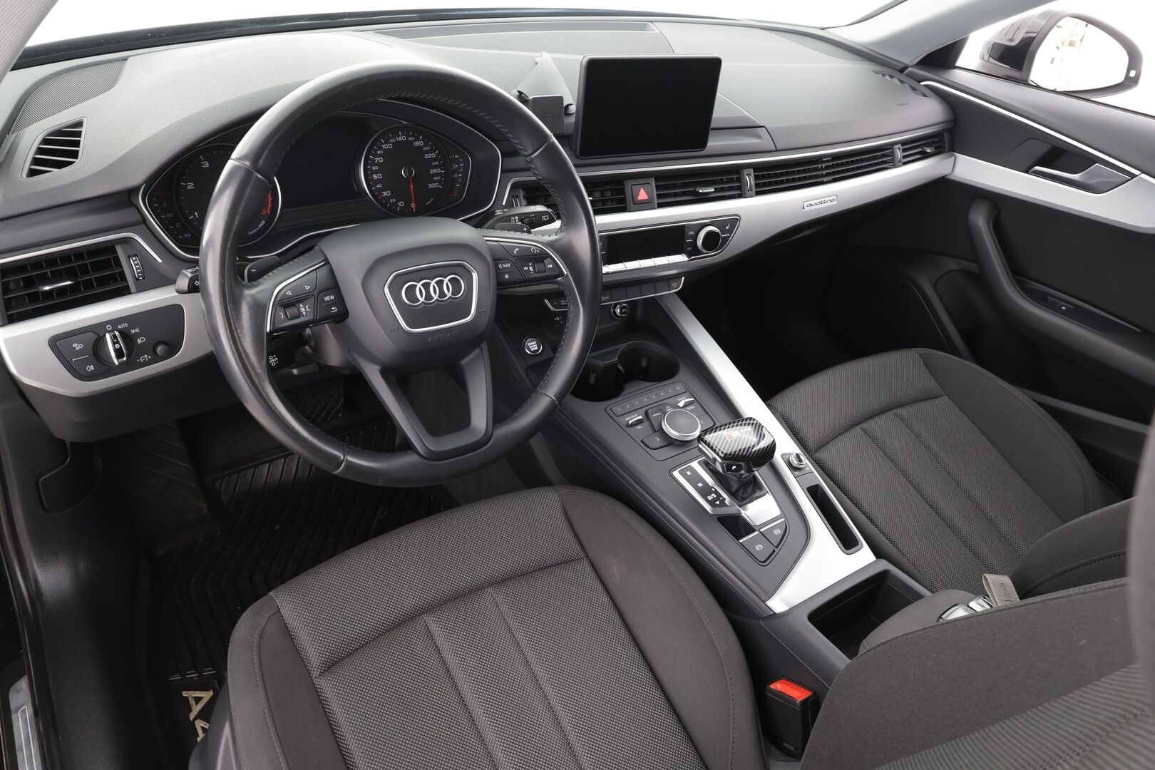 Audi A4 2018 Avant Business Comfort S line Edition 2,0 TDI 140 kW quattro S tronic * Vakkari / Webasto / Koukku / LED / P.tutkat * - Suomi-auto / Kahdet Renkaat - HULLUT AVAJAISHULINAT KORKOTARJOUS 3,29 %