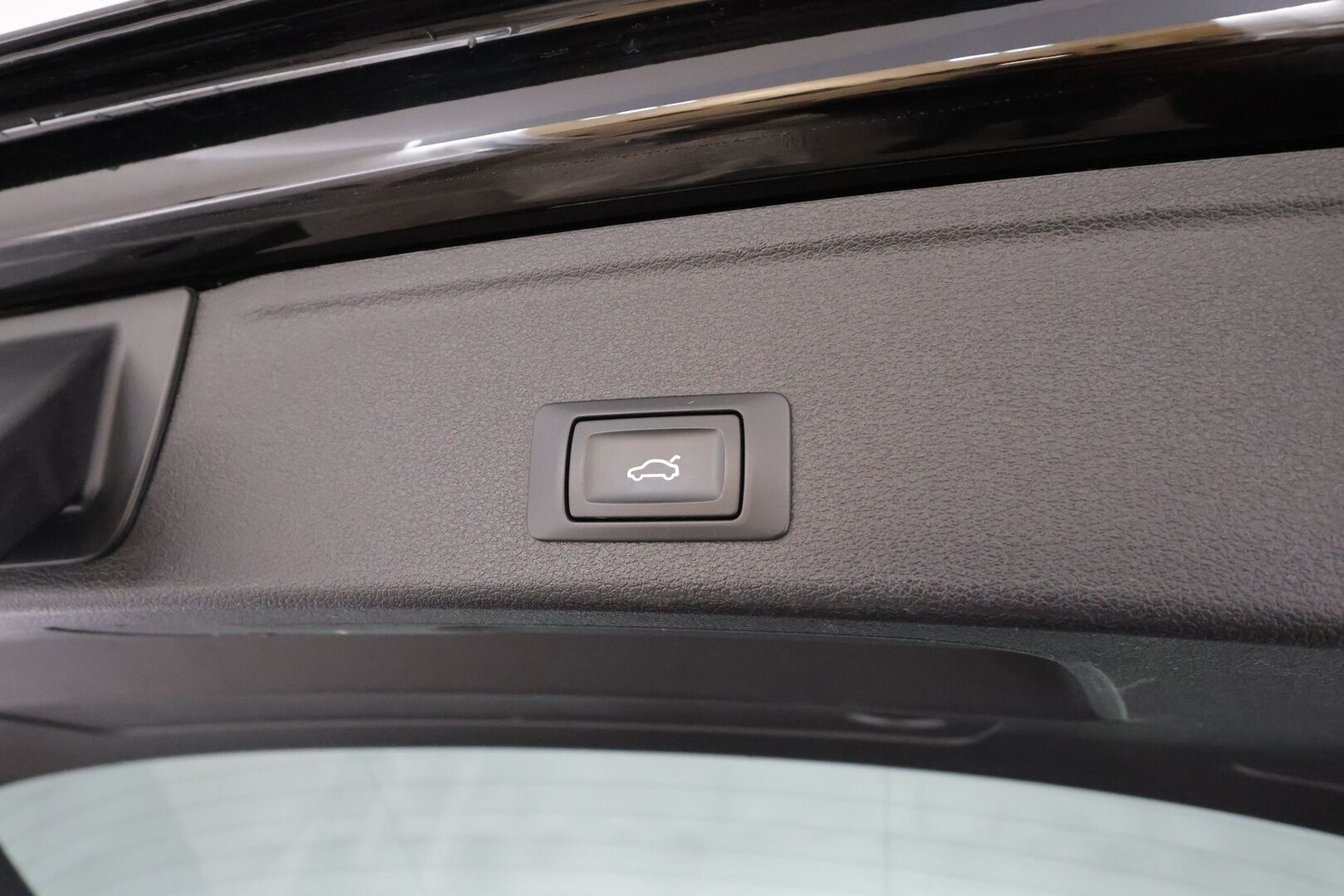 Audi A4 2018 Avant Business Comfort S line Edition 2,0 TDI 140 kW quattro S tronic * Vakkari / Webasto / Koukku / LED / P.tutkat * - Suomi-auto / Kahdet Renkaat - HULLUT AVAJAISHULINAT KORKOTARJOUS 3,29 %