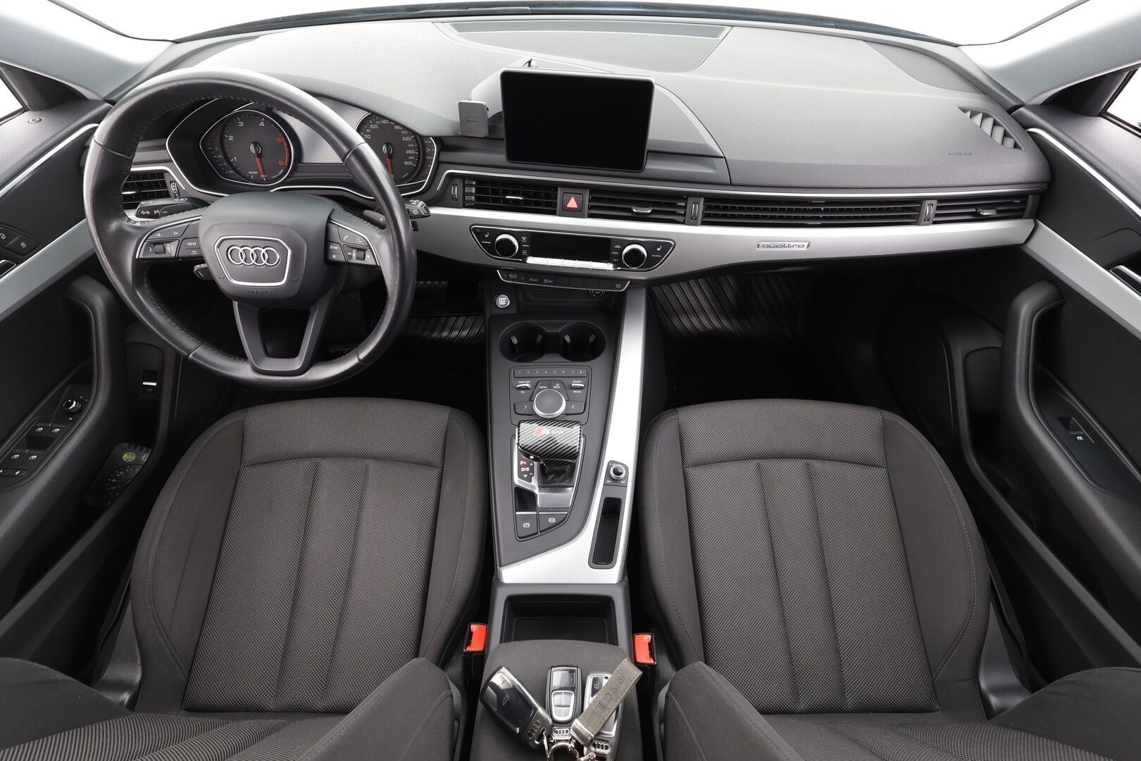 Audi A4 2018 Avant Business Comfort S line Edition 2,0 TDI 140 kW quattro S tronic * Vakkari / Webasto / Koukku / LED / P.tutkat * - Suomi-auto / Kahdet Renkaat - HULLUT AVAJAISHULINAT KORKOTARJOUS 3,29 %