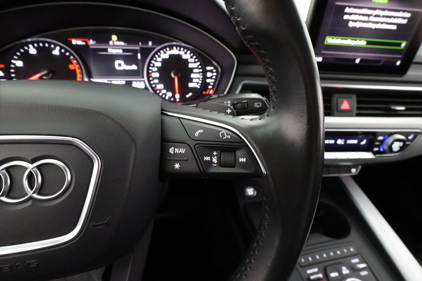 Audi A4 2018 Avant Business Comfort S line Edition 2,0 TDI 140 kW quattro S tronic * Vakkari / Webasto / Koukku / LED / P.tutkat * - Suomi-auto / Kahdet Renkaat - HULLUT AVAJAISHULINAT KORKOTARJOUS 3,29 %