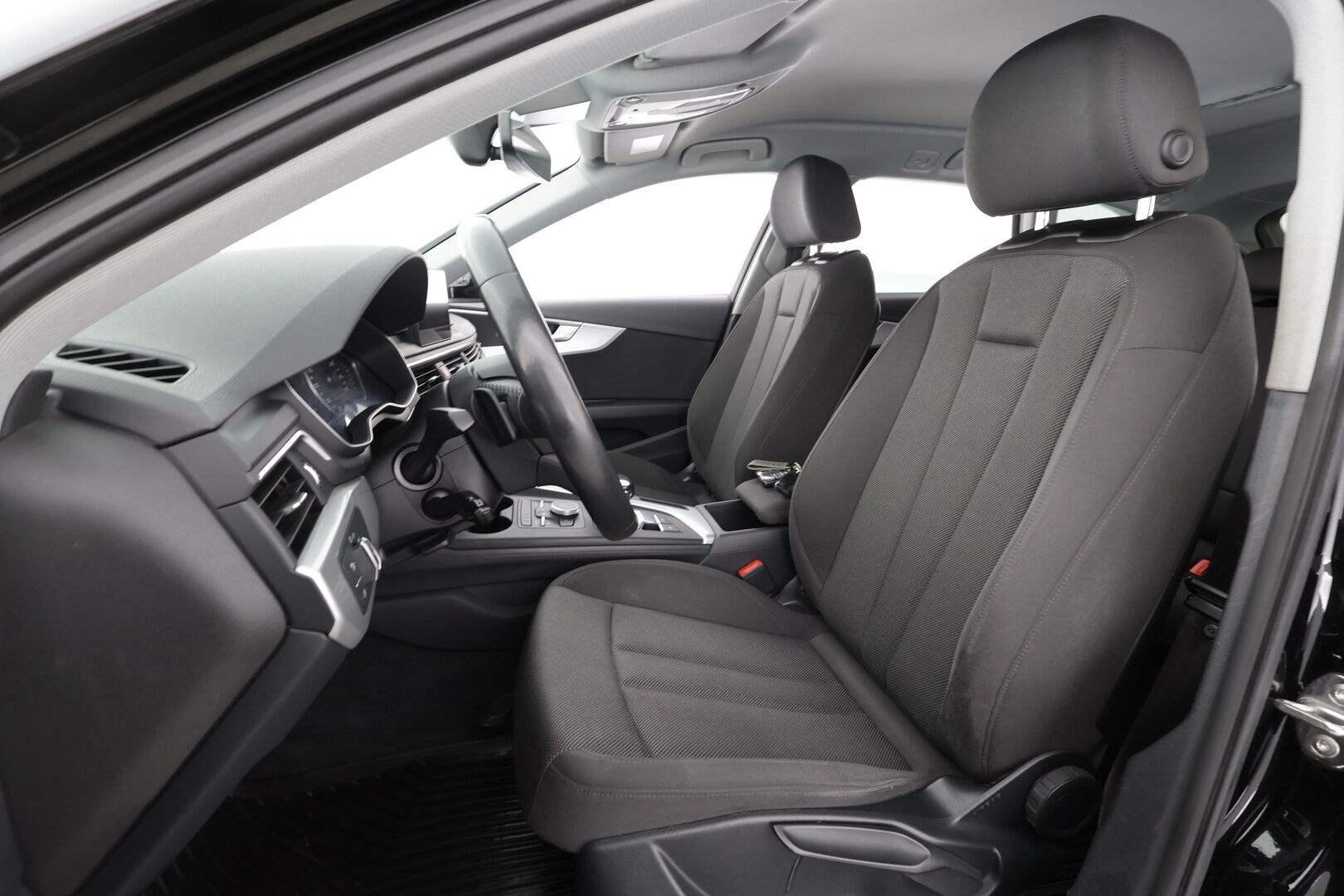 Audi A4 2018 Avant Business Comfort S line Edition 2,0 TDI 140 kW quattro S tronic * Vakkari / Webasto / Koukku / LED / P.tutkat * - Suomi-auto / Kahdet Renkaat - HULLUT AVAJAISHULINAT KORKOTARJOUS 3,29 %