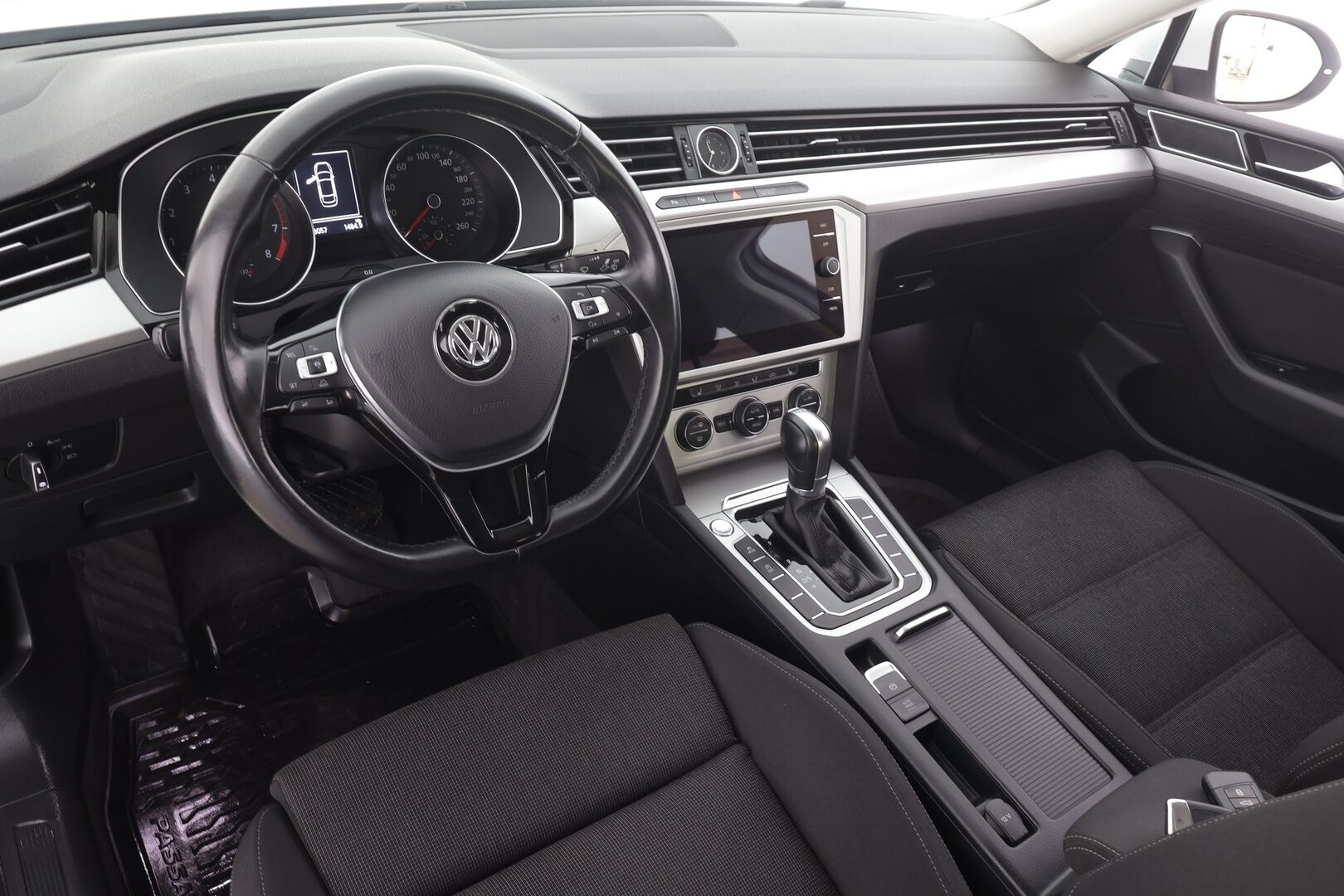 Volkswagen Passat 2018 1.4 TSI Sedan Comfortline 92 kW DSG * ACC / P.tutkat / LED / Navi / Lohko+SIsä / Sähköluukku / AppConnect * - Suomi-auto / Kahdet renkaat Volkswagenin aluvanteilla / Hyvät huollot