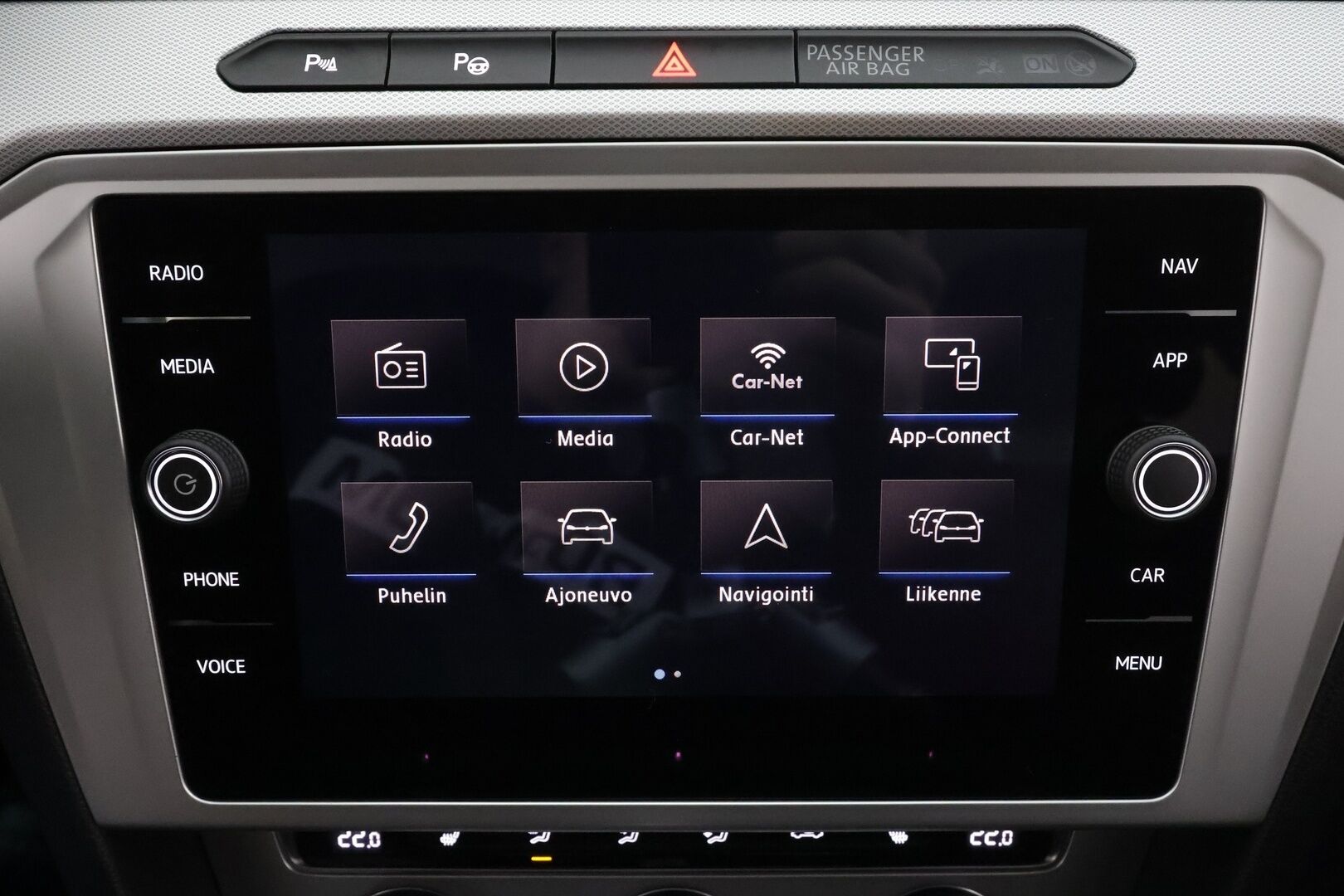 Volkswagen Passat 2018 1.4 TSI Sedan Comfortline 92 kW DSG * ACC / P.tutkat / LED / Navi / Lohko+SIsä / Sähköluukku / AppConnect * - Suomi-auto / Kahdet renkaat Volkswagenin aluvanteilla / Hyvät huollot