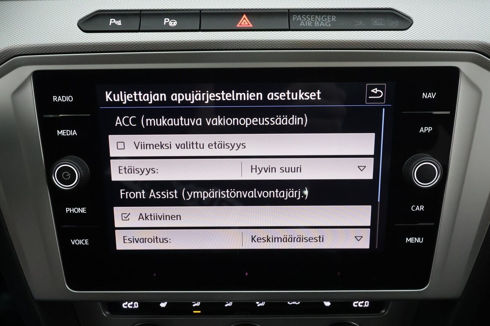 Volkswagen Passat 2018 1.4 TSI Sedan Comfortline 92 kW DSG * ACC / P.tutkat / LED / Navi / Lohko+SIsä / Sähköluukku / AppConnect * - Suomi-auto / Kahdet renkaat Volkswagenin aluvanteilla / Hyvät huollot