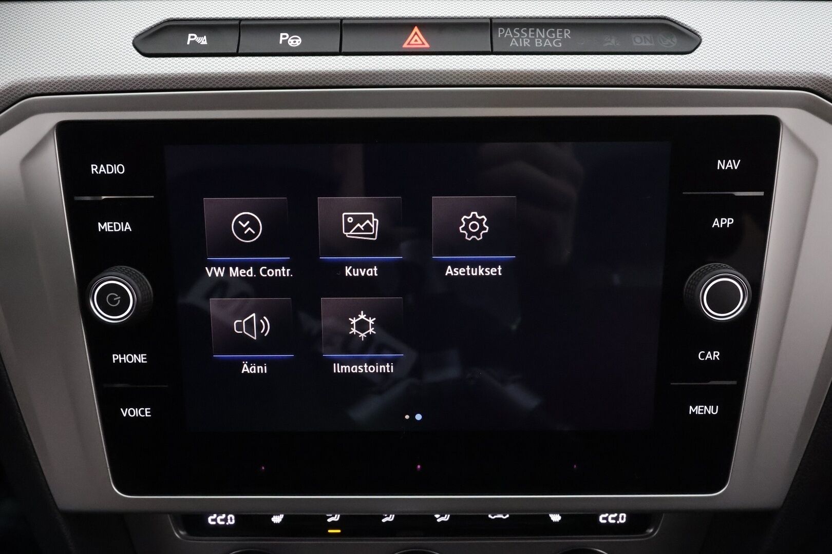 Volkswagen Passat 2018 1.4 TSI Sedan Comfortline 92 kW DSG * ACC / P.tutkat / LED / Navi / Lohko+SIsä / Sähköluukku / AppConnect * - Suomi-auto / Kahdet renkaat Volkswagenin aluvanteilla / Hyvät huollot