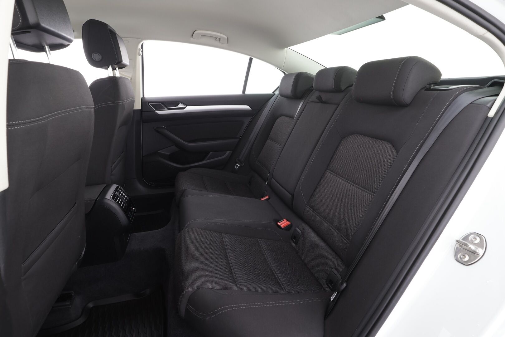 Volkswagen Passat 2018 1.4 TSI Sedan Comfortline 92 kW DSG * ACC / P.tutkat / LED / Navi / Lohko+SIsä / Sähköluukku / AppConnect * - Suomi-auto / Kahdet renkaat Volkswagenin aluvanteilla / Hyvät huollot