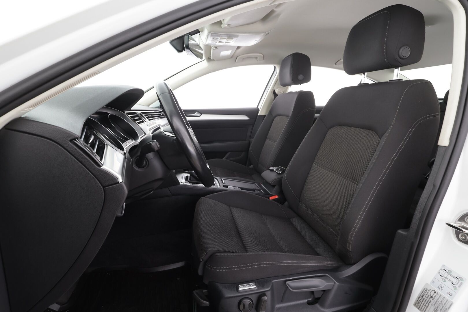 Volkswagen Passat 2018 1.4 TSI Sedan Comfortline 92 kW DSG * ACC / P.tutkat / LED / Navi / Lohko+SIsä / Sähköluukku / AppConnect * - Suomi-auto / Kahdet renkaat Volkswagenin aluvanteilla / Hyvät huollot