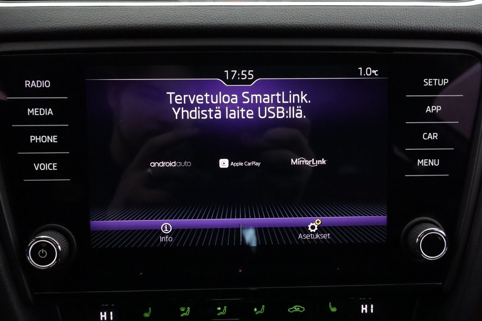 Skoda Octavia 2018 Combi 2,0 TSI RS DSG * Panorama / Webasto / ACC / LED / P.Kamera / Kaistavahti / KeylessGO * - Suomi-auto / Kahdet renkaat - HULLU BLACKWEEK KORKOTARJOUS 2,49%