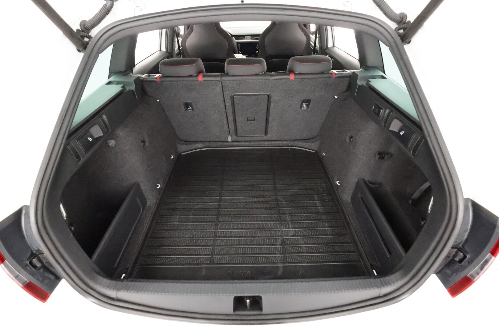 Skoda Octavia 2018 Combi 2,0 TSI RS DSG * Panorama / Webasto / ACC / LED / P.Kamera / Kaistavahti / KeylessGO * - Suomi-auto / Kahdet renkaat - HULLU BLACKWEEK KORKOTARJOUS 2,49%