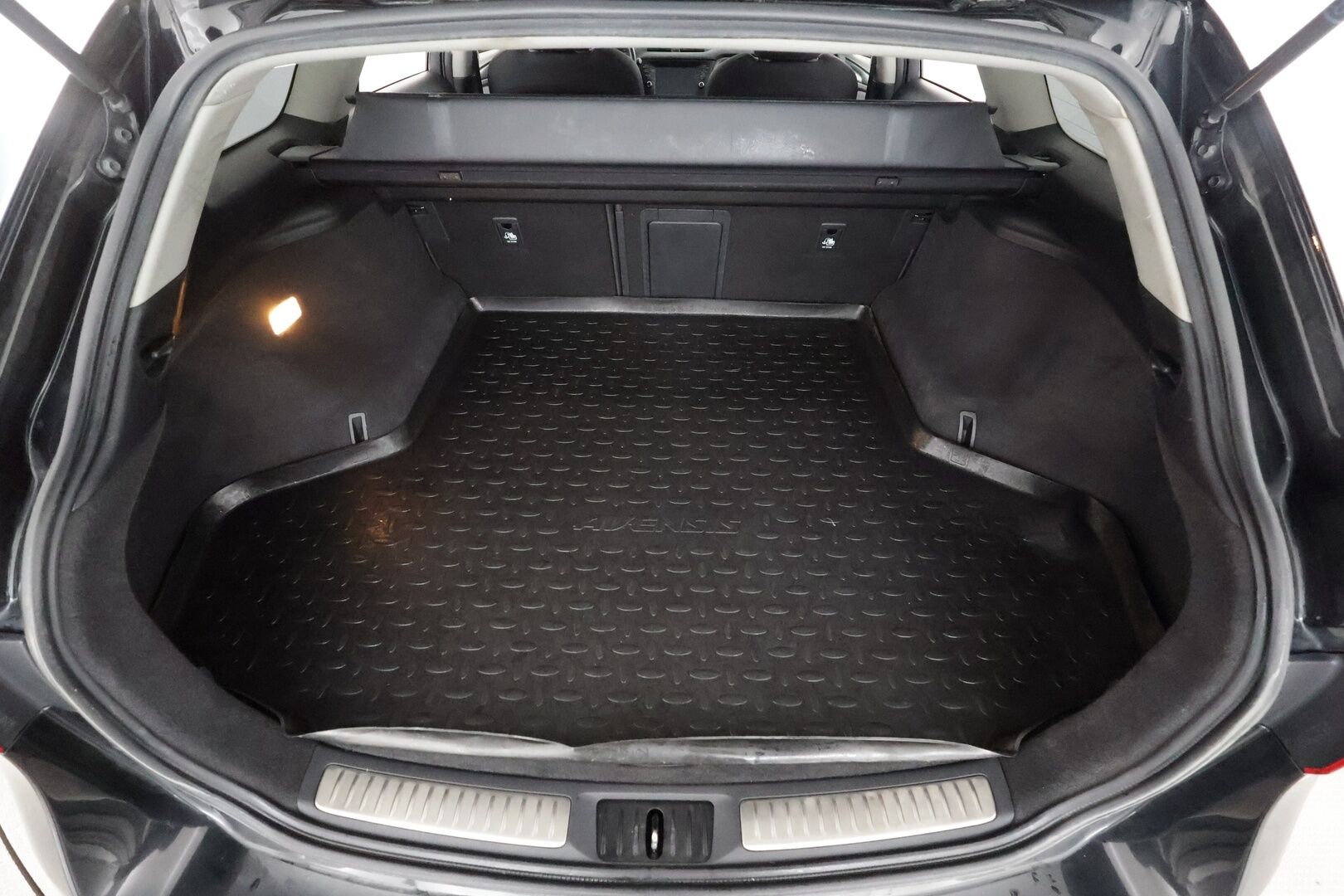 Toyota Avensis 2017 1,8 Valvematic Active Edition Touring Sports Multidrive S - | Merkkihuollot | LED | P.kamera | Navi | Kaistavahti | RSA | PCS | Lohko+sisälämmitin | Aut. pitkät | Bluetooth | 2x renkaat aluin | Suomiauto | 