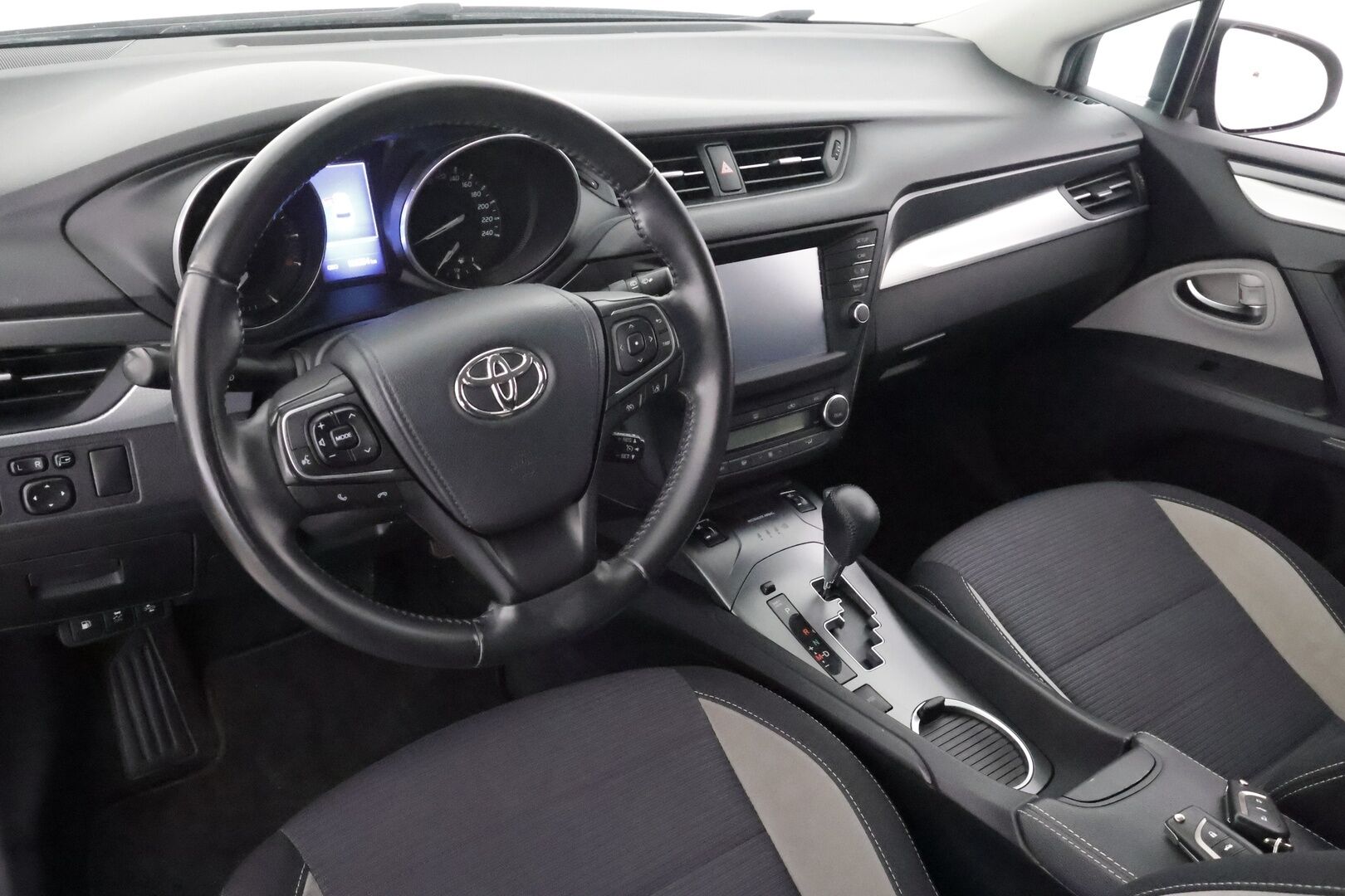 Toyota Avensis 2017 1,8 Valvematic Active Edition Touring Sports Multidrive S - | Merkkihuollot | LED | P.kamera | Navi | Kaistavahti | RSA | PCS | Lohko+sisälämmitin | Aut. pitkät | Bluetooth | 2x renkaat aluin | Suomiauto | 