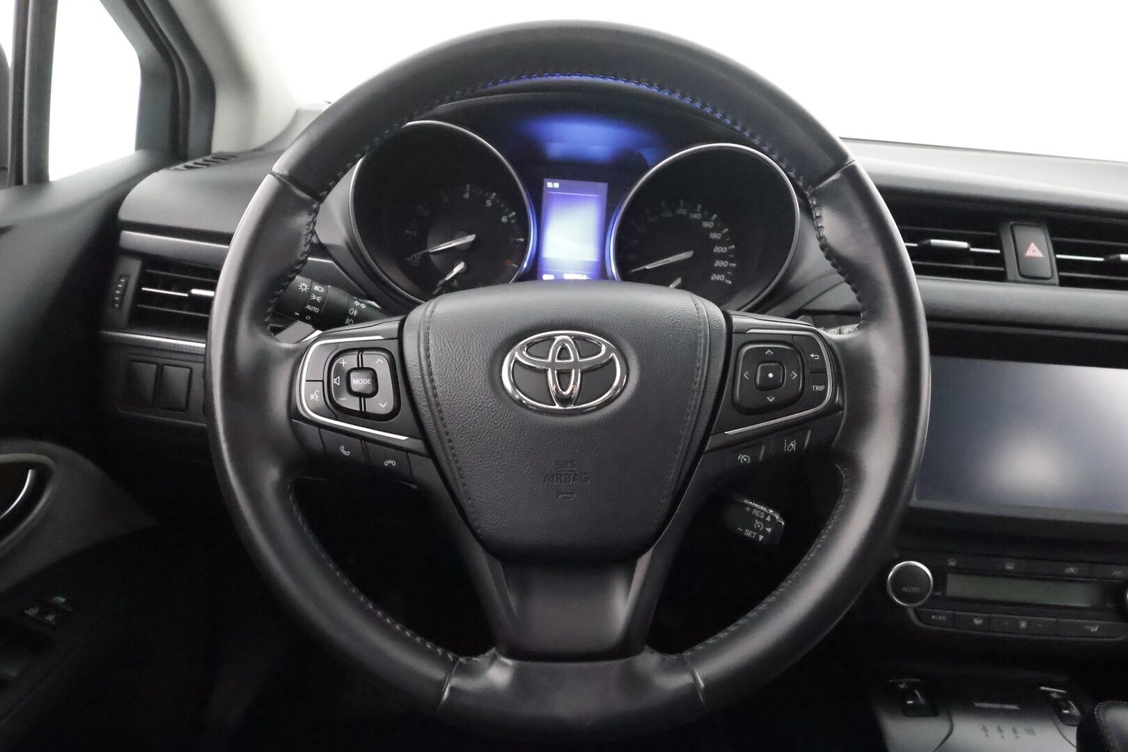 Toyota Avensis 2017 1,8 Valvematic Active Edition Touring Sports Multidrive S - | Merkkihuollot | LED | P.kamera | Navi | Kaistavahti | RSA | PCS | Lohko+sisälämmitin | Aut. pitkät | Bluetooth | 2x renkaat aluin | Suomiauto | 