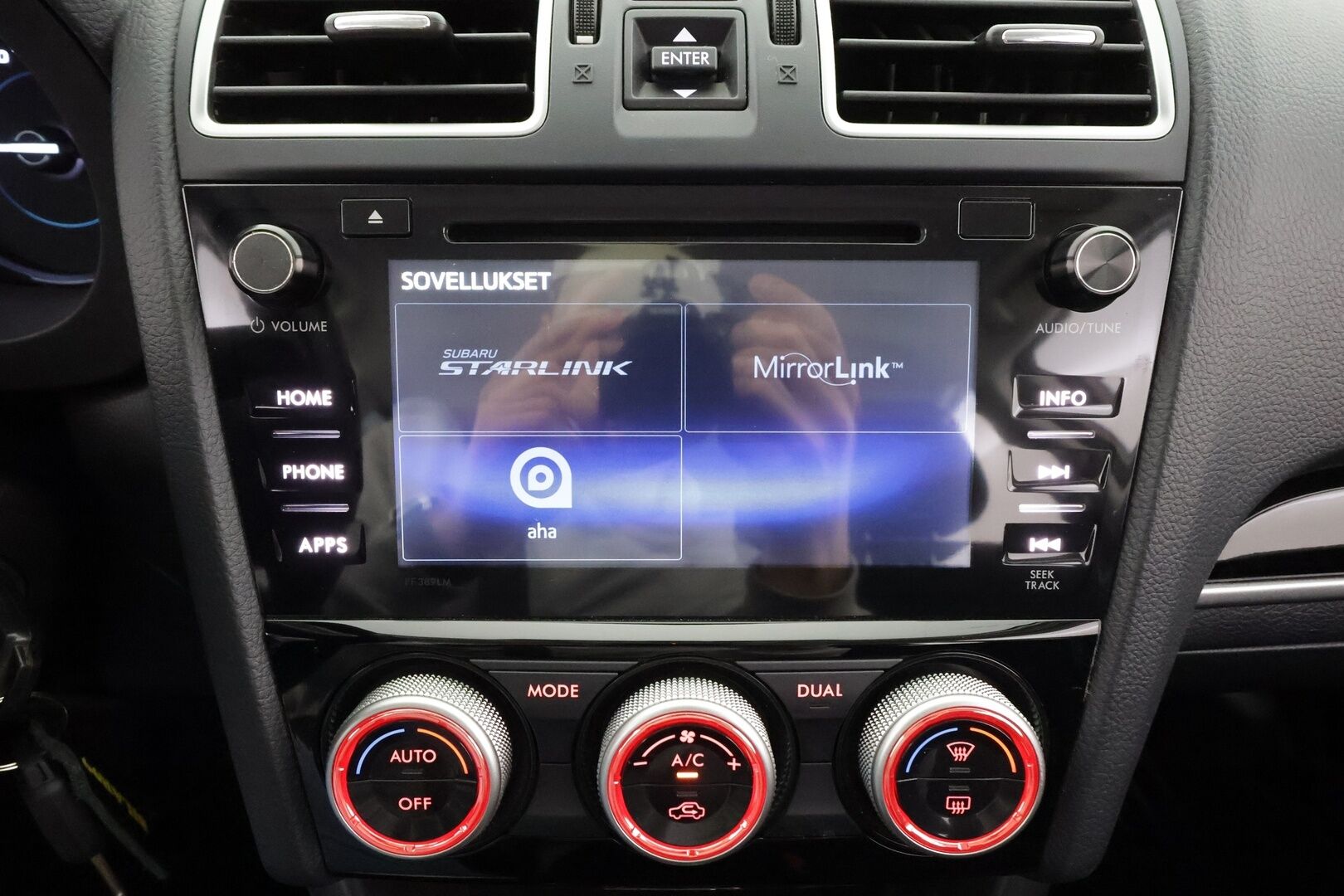 Subaru Forester 2018 2,0i XS CVT * Koukku / Vakkari / P.kamera / Lohko+Sisä / LED / Ratinlämmitin / Sähköpenkki * - Suomi-auto / Kahdet renkaat aluvanteilla / Merkkihuollettu