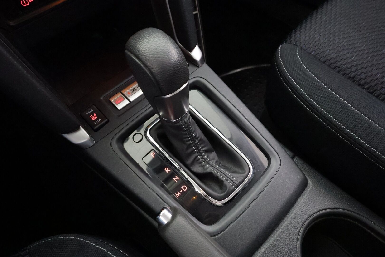 Subaru Forester 2018 2,0i XS CVT * Koukku / Vakkari / P.kamera / Lohko+Sisä / LED / Ratinlämmitin / Sähköpenkki * - Suomi-auto / Kahdet renkaat aluvanteilla / Merkkihuollettu