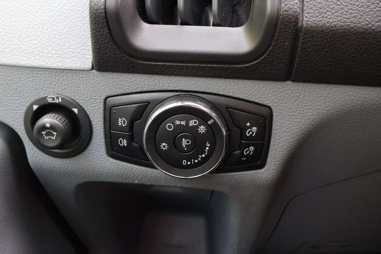 Ford Transit 2018 Van 350 2,0 TDCi 130 hv M6 Etuveto Trend L3H2 4,43 - | Juuri katsastettu | ALV | Websato | Lämm. tuulilasi | P-kamera | LED Lisävalo | Turbo vaihdettu | Jakopää 172tkm | 
