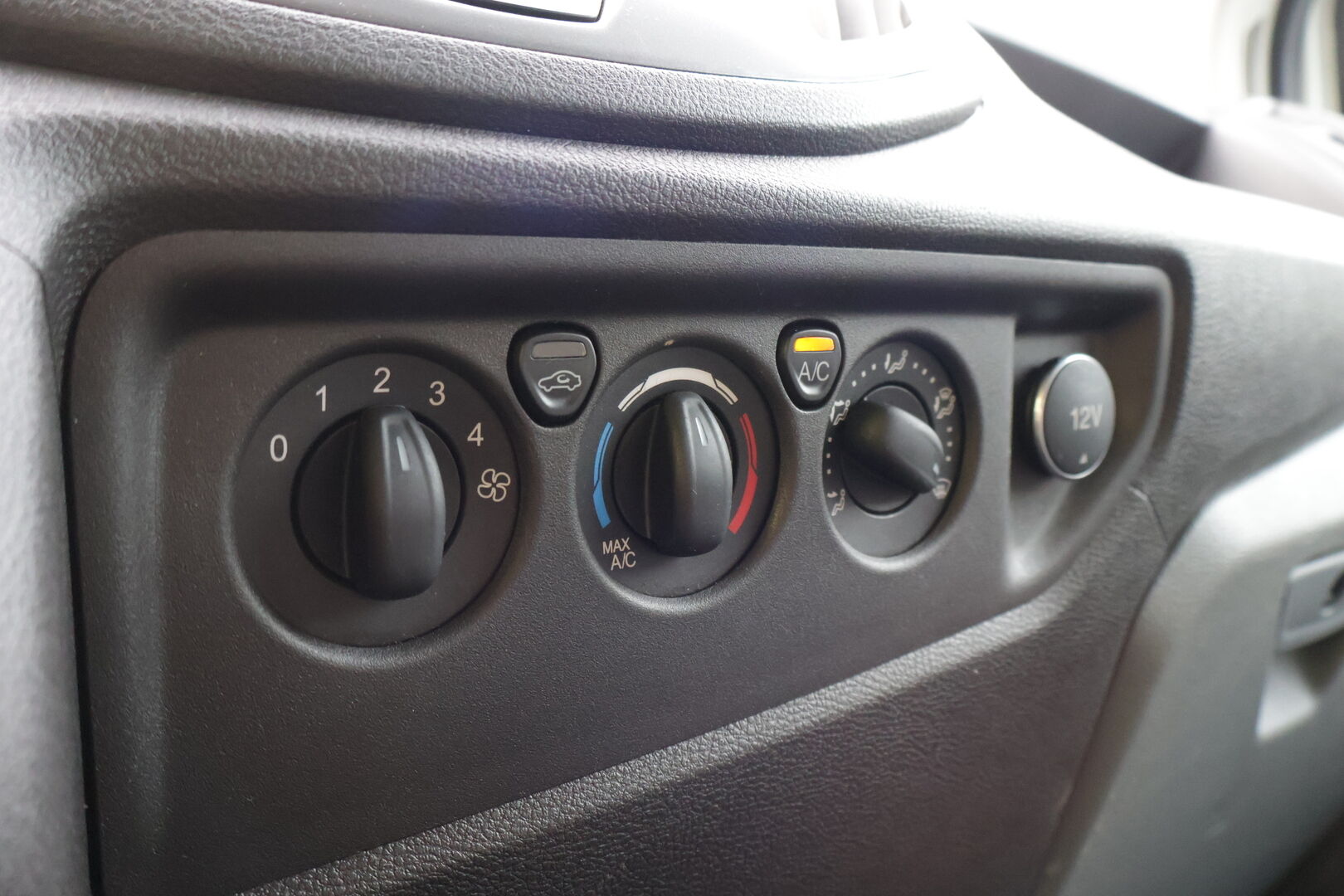 Ford Transit 2018 Van 350 2,0 TDCi 130 hv M6 Etuveto Trend L3H2 4,43 - | Juuri katsastettu | ALV | Websato | Lämm. tuulilasi | P-kamera | LED Lisävalo | Turbo vaihdettu | Jakopää 172tkm | 
