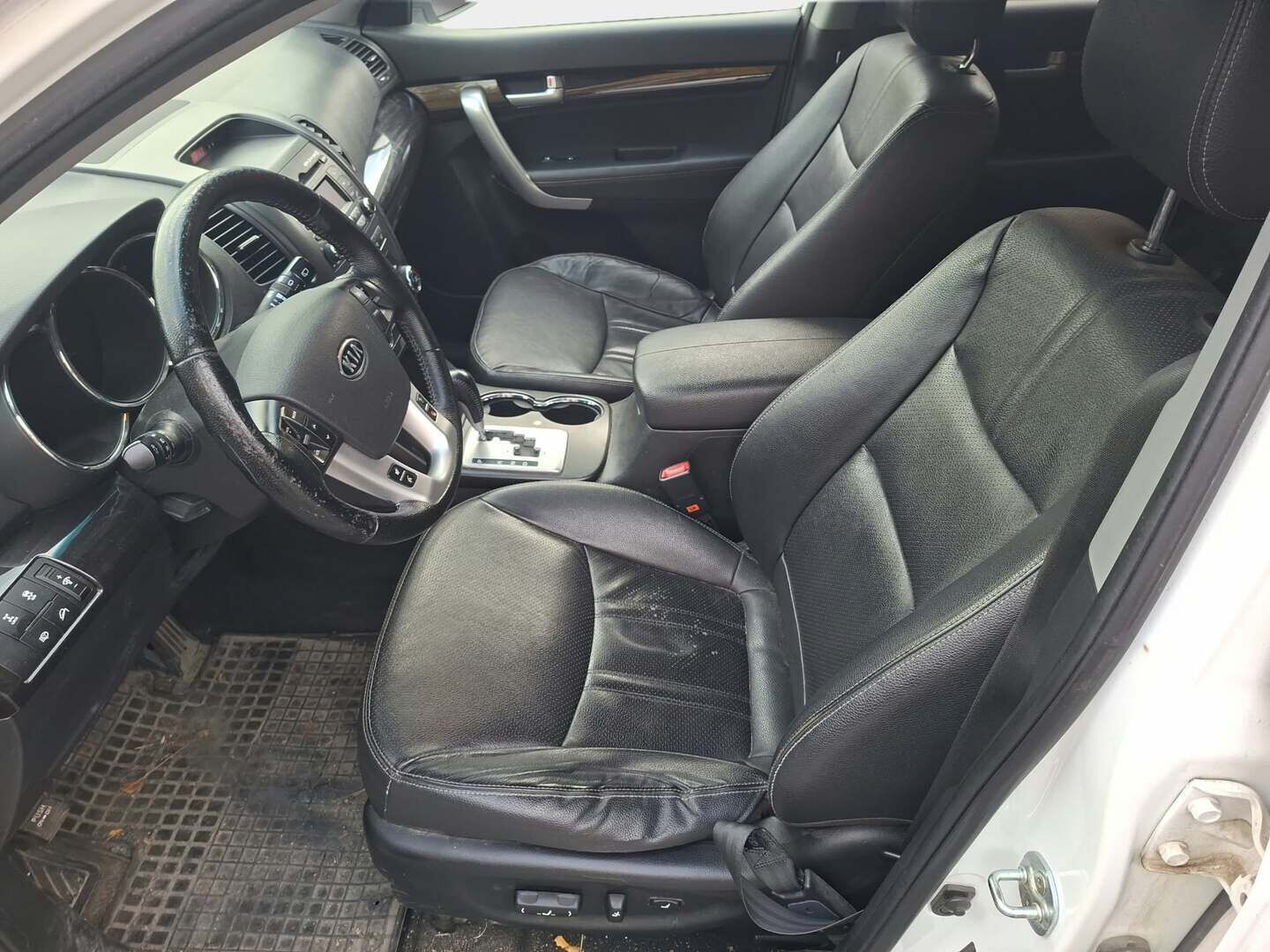 Kia Sorento 2011 2,2 CRDi AWD EX A/T 5P - | Webasto kaukosäädöllä | Koukku | Nahkasisusta | Vakkari |