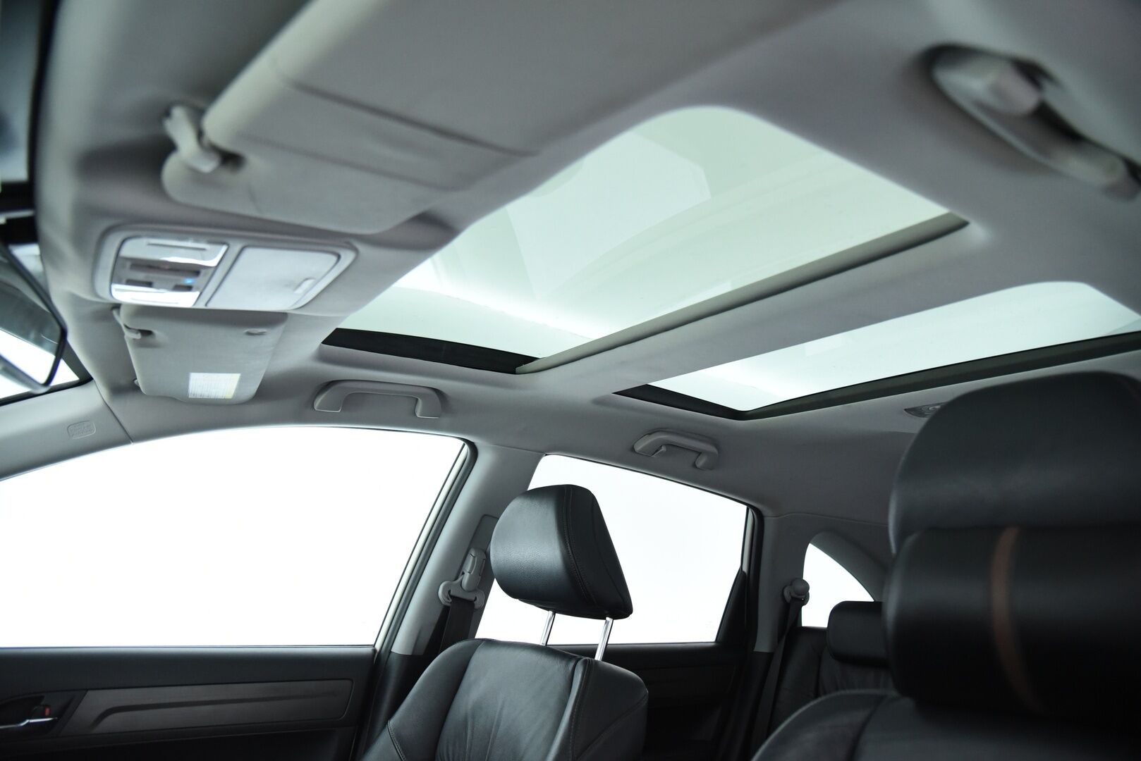 Honda CR-V 2011 2,2 i-DTEC Executive Adv AT 4WD * Myydään Huutokaupat.com * - Panorama / Koukku / Lohko&sisäp. / 2x renkaat & vanteet / Vakkari / Nahat / Helmiäisväri