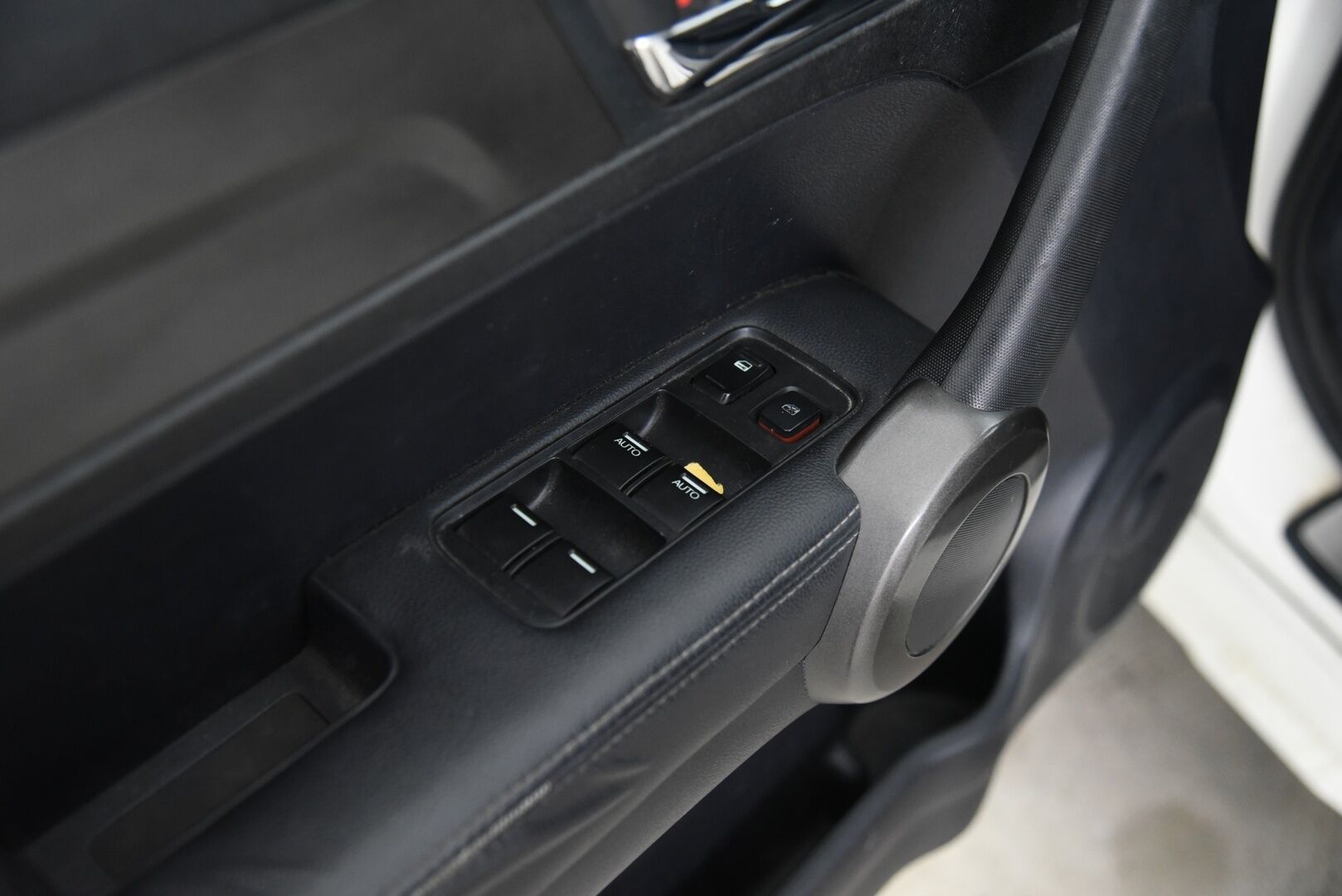 Honda CR-V 2011 2,2 i-DTEC Executive Adv AT 4WD * Myydään Huutokaupat.com * - Panorama / Koukku / Lohko&sisäp. / 2x renkaat & vanteet / Vakkari / Nahat / Helmiäisväri