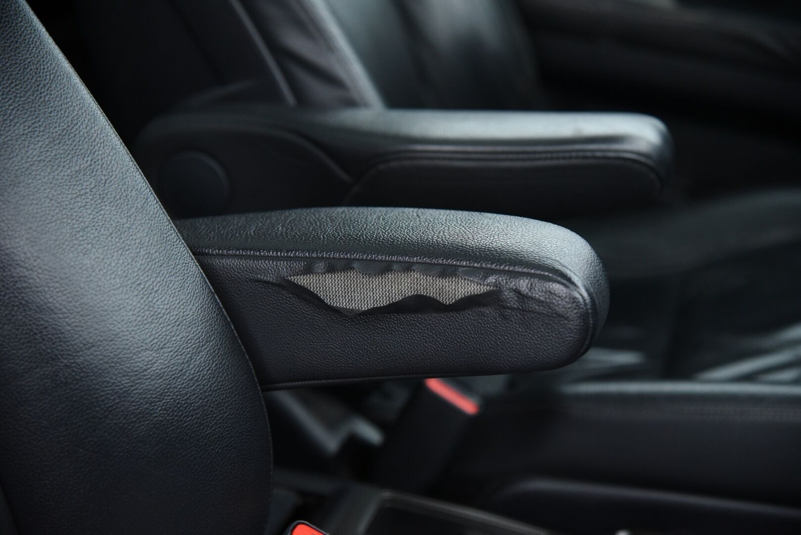 Honda CR-V 2011 2,2 i-DTEC Executive Adv AT 4WD * YritysOutlet - Myydään vain yrityksille * - Panorama / Koukku / Lohko&sisäp. / 2x renkaat & vanteet / Vakkari / Nahat / Helmiäisväri