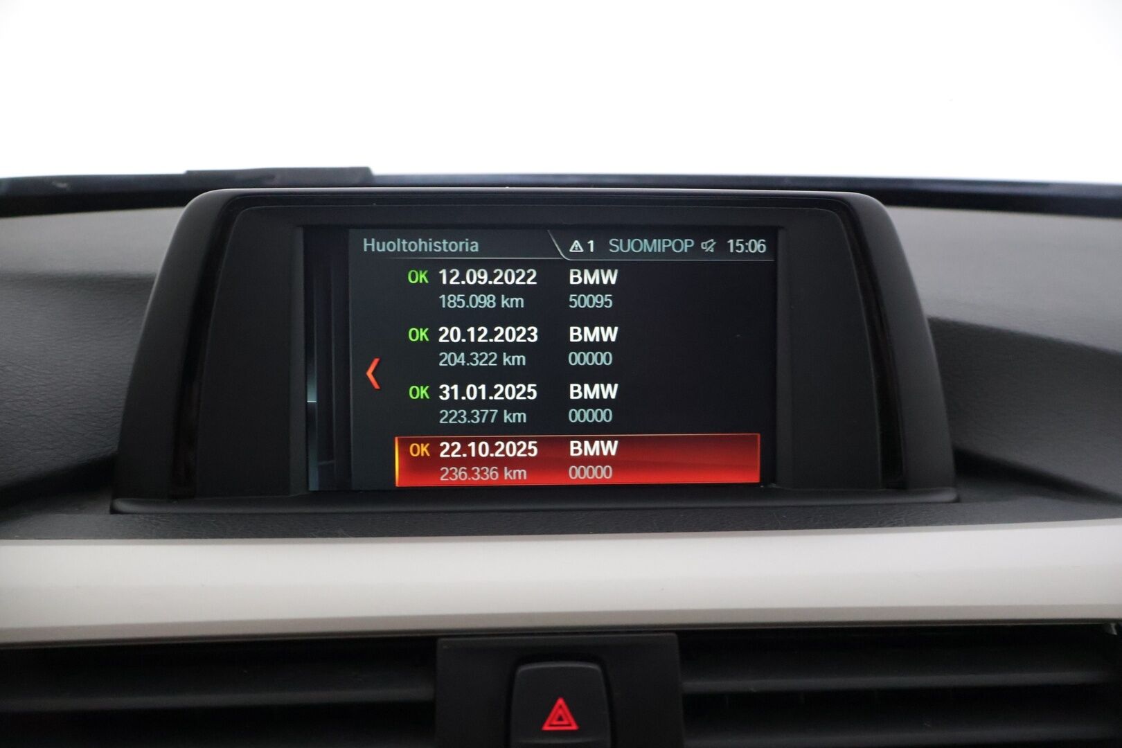 BMW 318 2018 F31 Touring 318d A Business Exclusive * Sportpenkit / Vakkari / Vetokoukku / P.Tutka / Sähkökontti / Ratinlämmitin / LED * - Musta nahkasisusta! / Suomi-auto / Kahdet renkaat BMW alumiinivanteilla