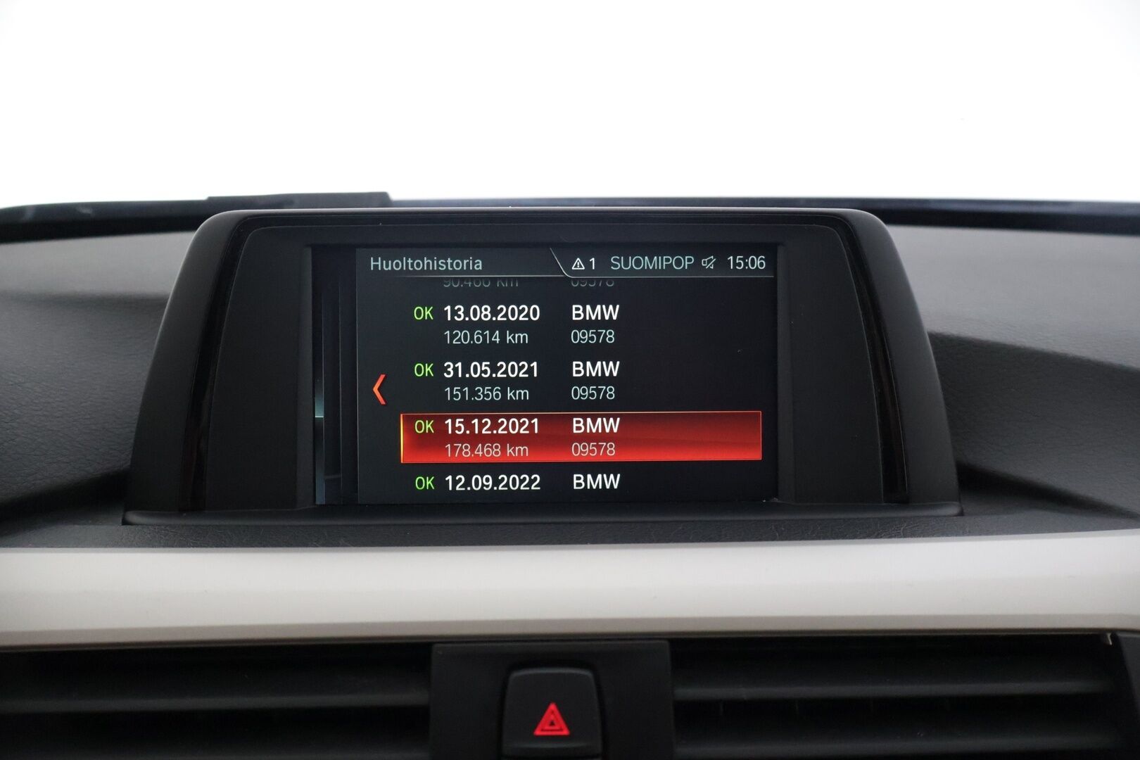 BMW 318 2018 F31 Touring 318d A Business Exclusive * Sporttipenkit / Vetokoukku / P.Tutka / Sähkökontti / Ratinlämmitin / Vakkari / LED * - Musta nahkasisusta! / Suomi-auto / Lohkolämm. + sisätilanlämm. / Kahdet renkaat BMW alumiinivanteilla - HULLUT AVAJAISHULINAT KORKOTARJOUS 3,29 %