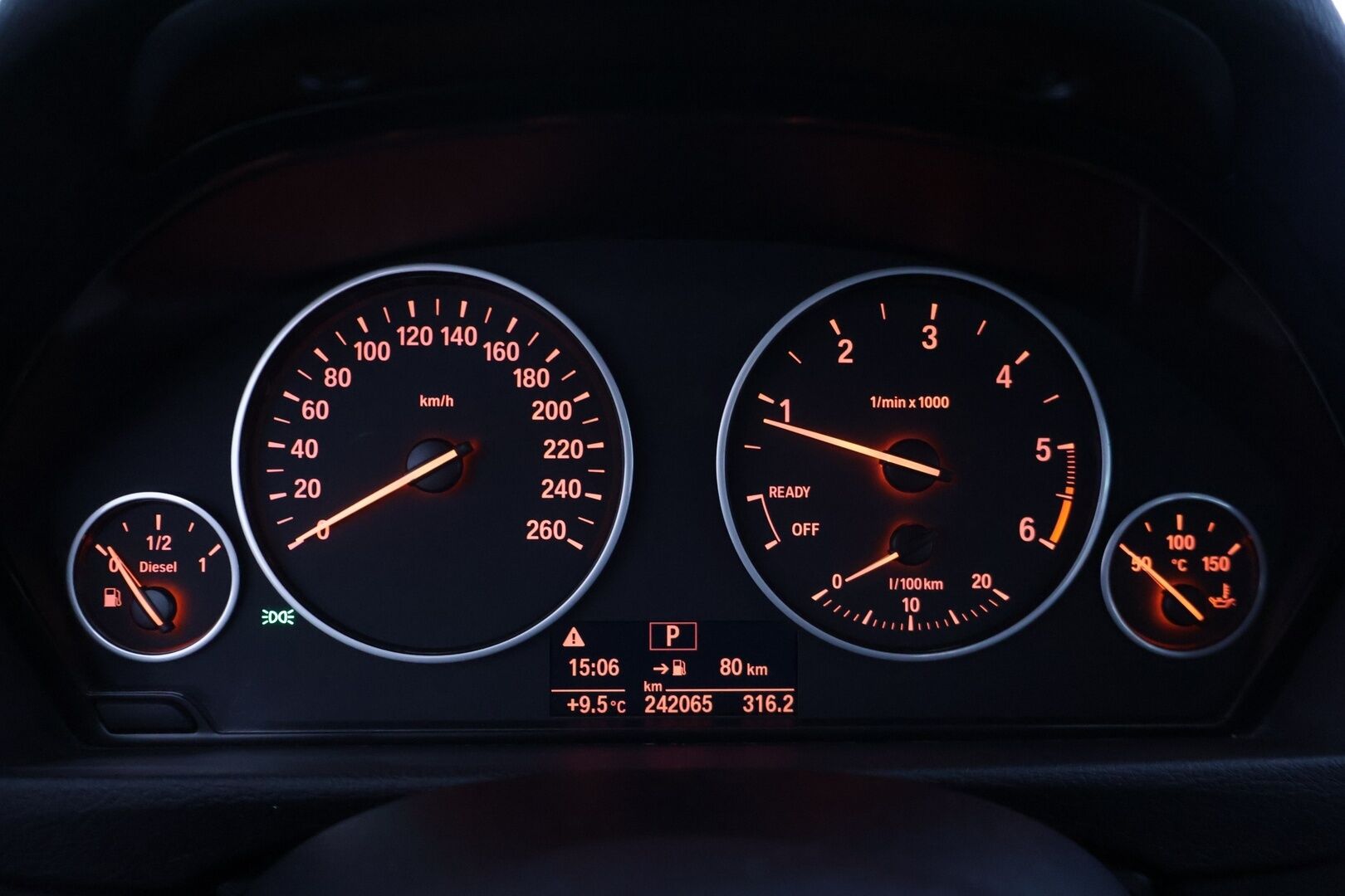 BMW 318 2018 F31 Touring 318d A Business Exclusive * Sportpenkit / Vakkari / Vetokoukku / P.Tutka / Sähkökontti / Ratinlämmitin / LED * - Musta nahkasisusta! / Suomi-auto / Kahdet renkaat BMW alumiinivanteilla