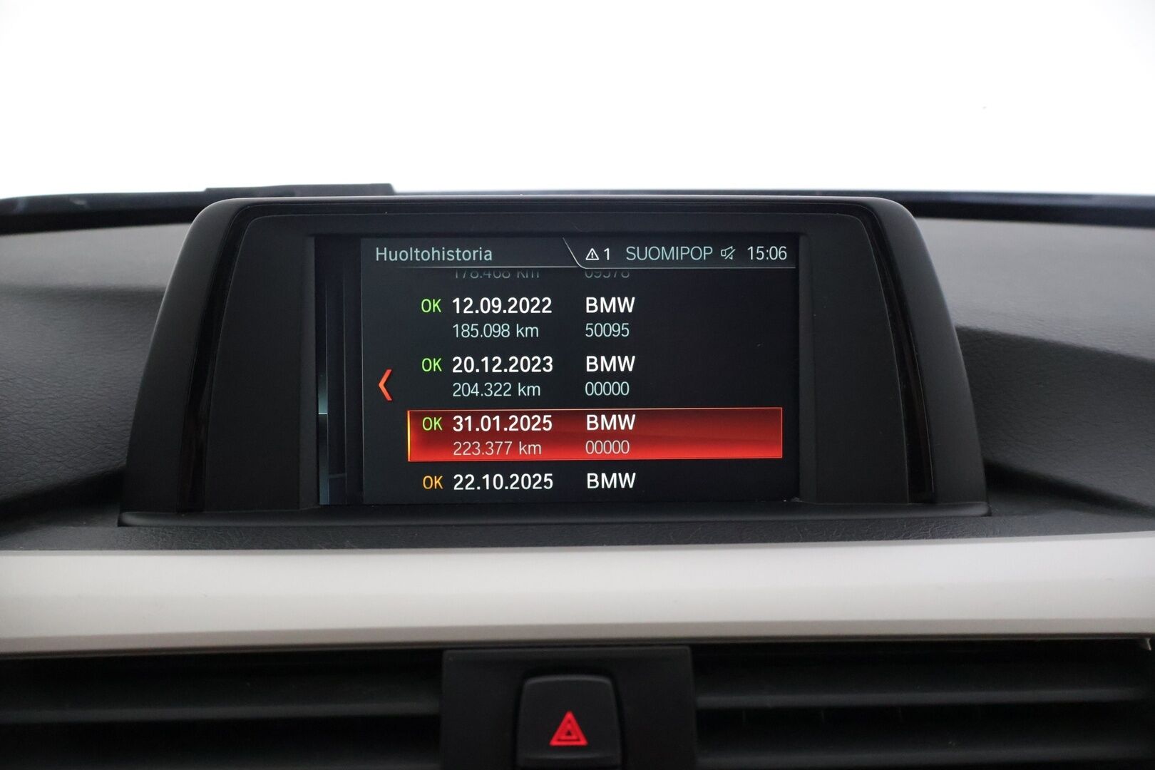 BMW 318 2018 F31 Touring 318d A Business Exclusive * Sportpenkit / Vakkari / Vetokoukku / P.Tutka / Sähkökontti / Ratinlämmitin / LED * - Musta nahkasisusta! / Suomi-auto / Kahdet renkaat BMW alumiinivanteilla