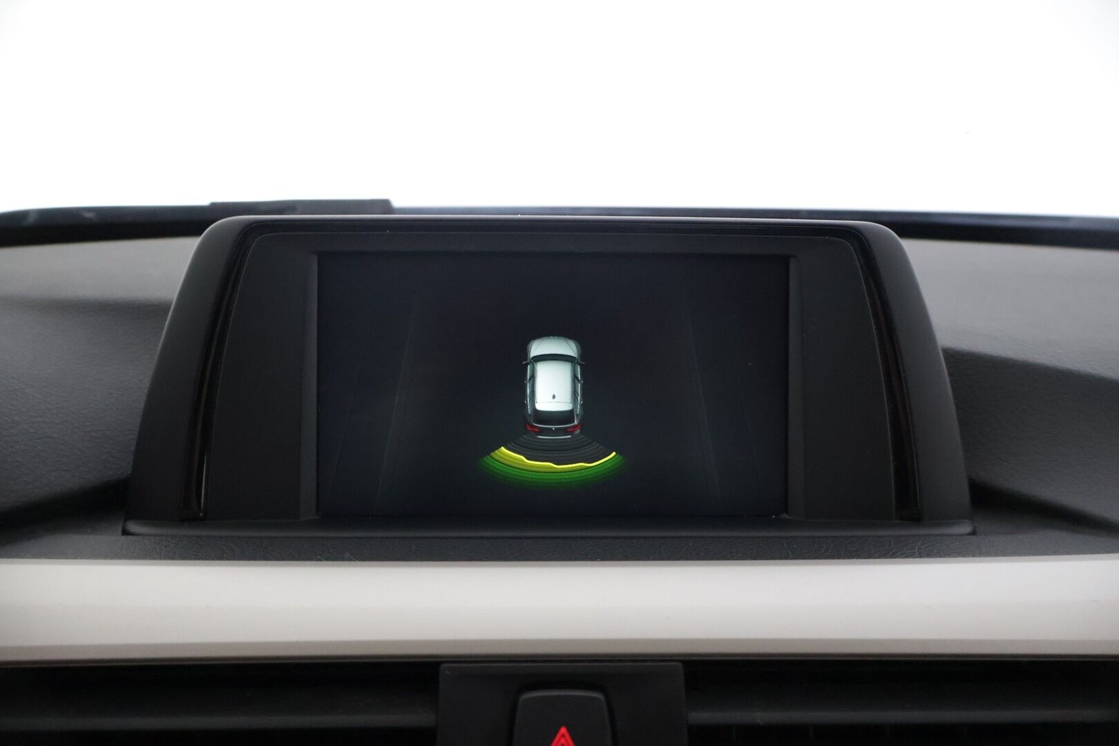 BMW 318 2018 F31 Touring 318d A Business Exclusive * Sporttipenkit / Vetokoukku / P.Tutka / Sähkökontti / Ratinlämmitin / Vakkari / LED * - Musta nahkasisusta! / Suomi-auto / Lohkolämm. + sisätilanlämm. / Kahdet renkaat BMW alumiinivanteilla - HULLUT AVAJAISHULINAT KORKOTARJOUS 3,29 %