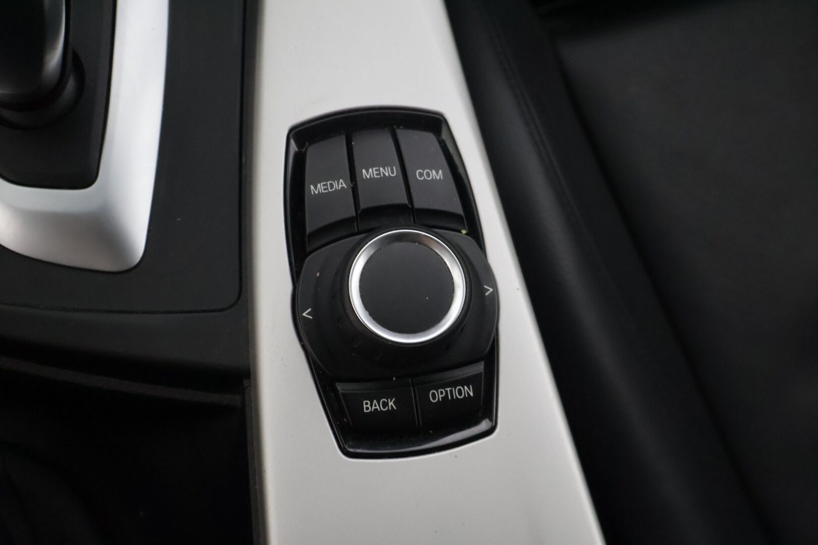 BMW 318 2018 F31 Touring 318d A Business Exclusive * Sportpenkit / Vakkari / Vetokoukku / P.Tutka / Sähkökontti / Ratinlämmitin / LED * - Musta nahkasisusta! / Suomi-auto / Kahdet renkaat BMW alumiinivanteilla