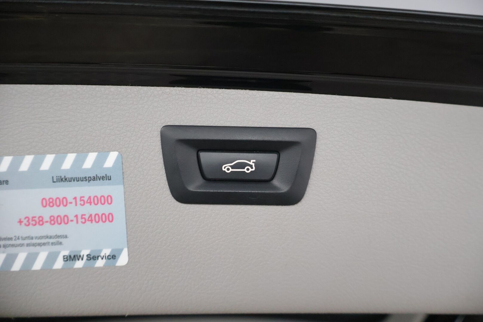 BMW 318 2018 F31 Touring 318d A Business Exclusive * Sporttipenkit / Vetokoukku / P.Tutka / Sähkökontti / Ratinlämmitin / Vakkari / LED * - Musta nahkasisusta! / Suomi-auto / Lohkolämm. + sisätilanlämm. / Kahdet renkaat BMW alumiinivanteilla - HULLUT AVAJAISHULINAT KORKOTARJOUS 3,29 %