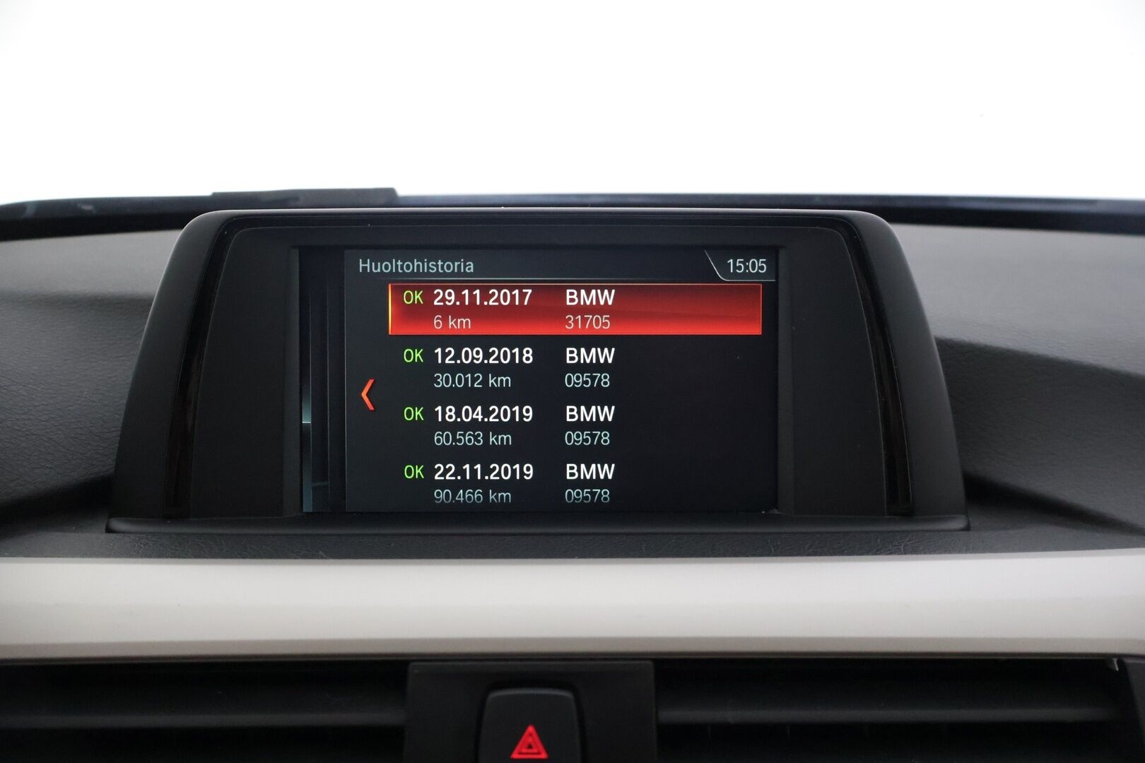 BMW 318 2018 F31 Touring 318d A Business Exclusive * Sportpenkit / Vakkari / Vetokoukku / P.Tutka / Sähkökontti / Ratinlämmitin / LED * - Musta nahkasisusta! / Suomi-auto / Kahdet renkaat BMW alumiinivanteilla