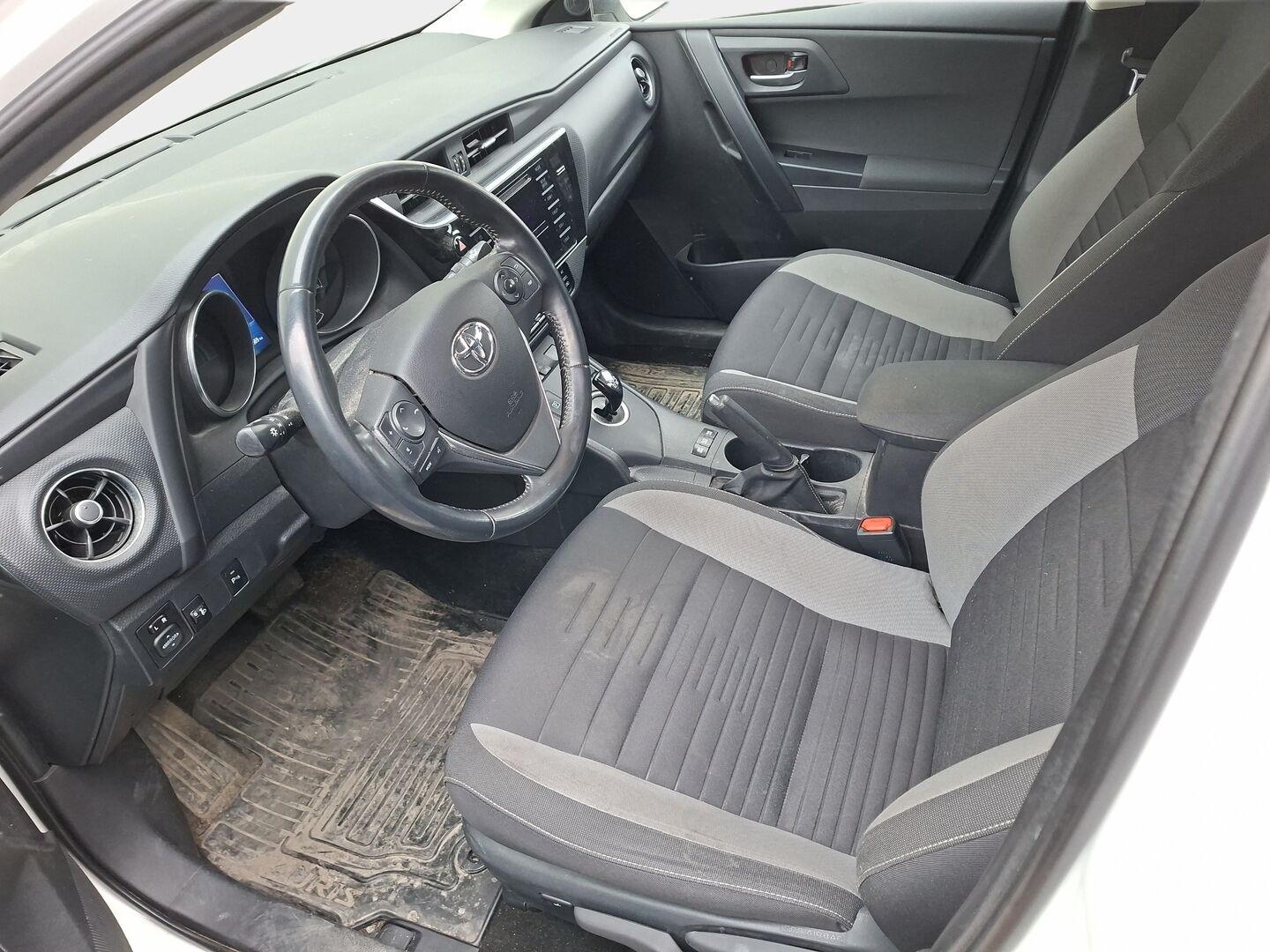 Toyota Auris 2018 Touring Sports 1,8 Hybrid Edition * 2OM Suomiauto / Lohko & Sisäpistoke / Vakkari / Xenon / Peruutustutkat! - 2x Renkaat Aluvantein / Juuri tullut Tampereelle!