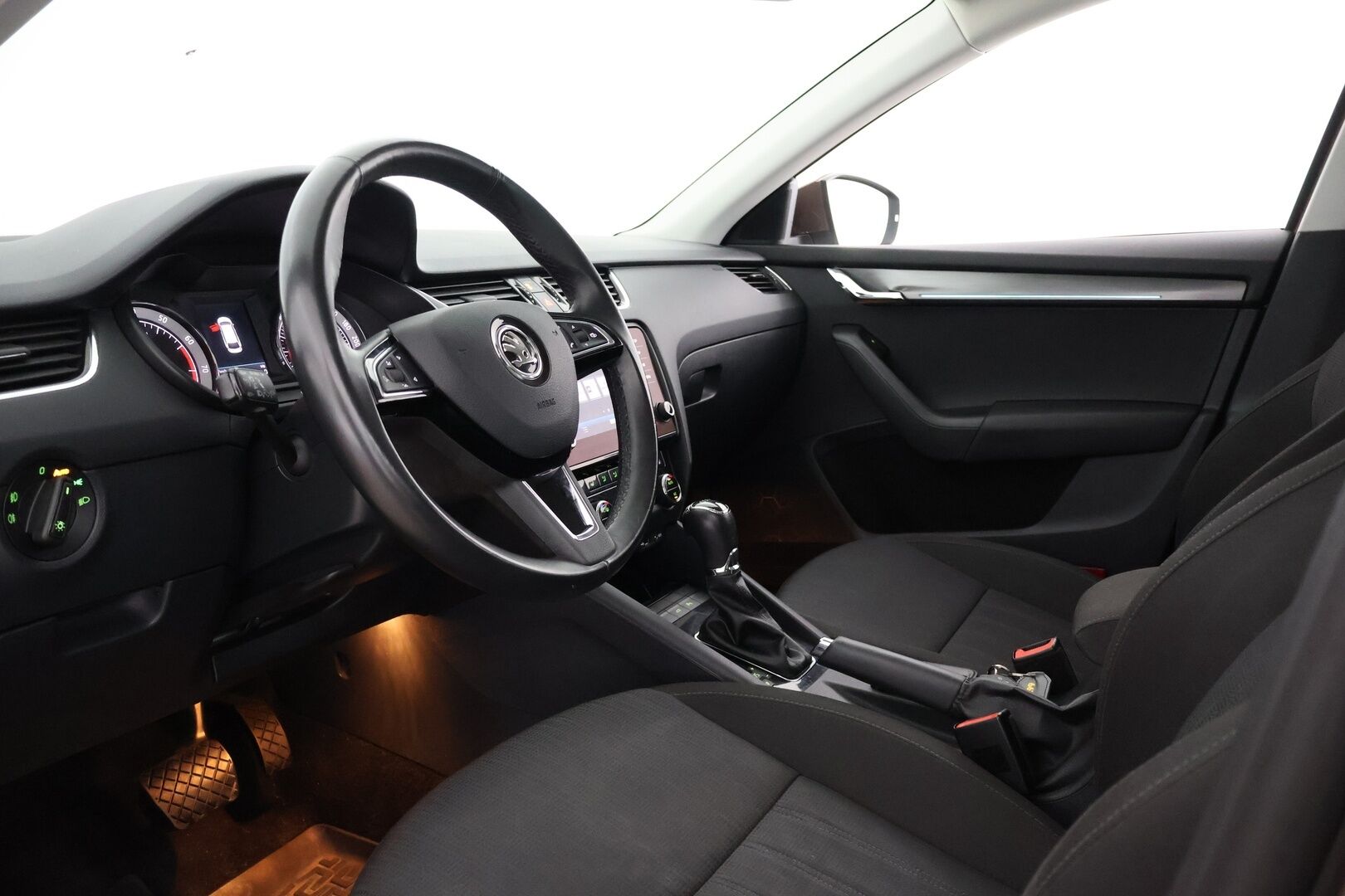Skoda Octavia 2018 Combi 1,5 TSI Style DSG Autom. - | Suomi-auto | LED | Webasto | Vetokoukku | Side assist | P. kamera | Vakkari | Lämmitettävä tuulilasi |