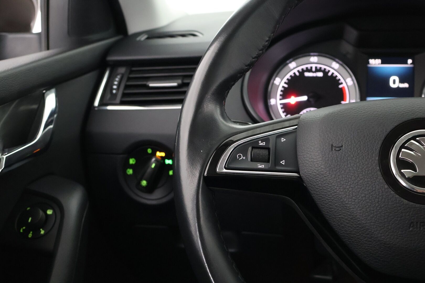 Skoda Octavia 2018 Combi 1,5 TSI Style DSG Autom. - | Suomi-auto | LED | Webasto | Vetokoukku | Side assist | P. kamera | Vakkari | Lämmitettävä tuulilasi |