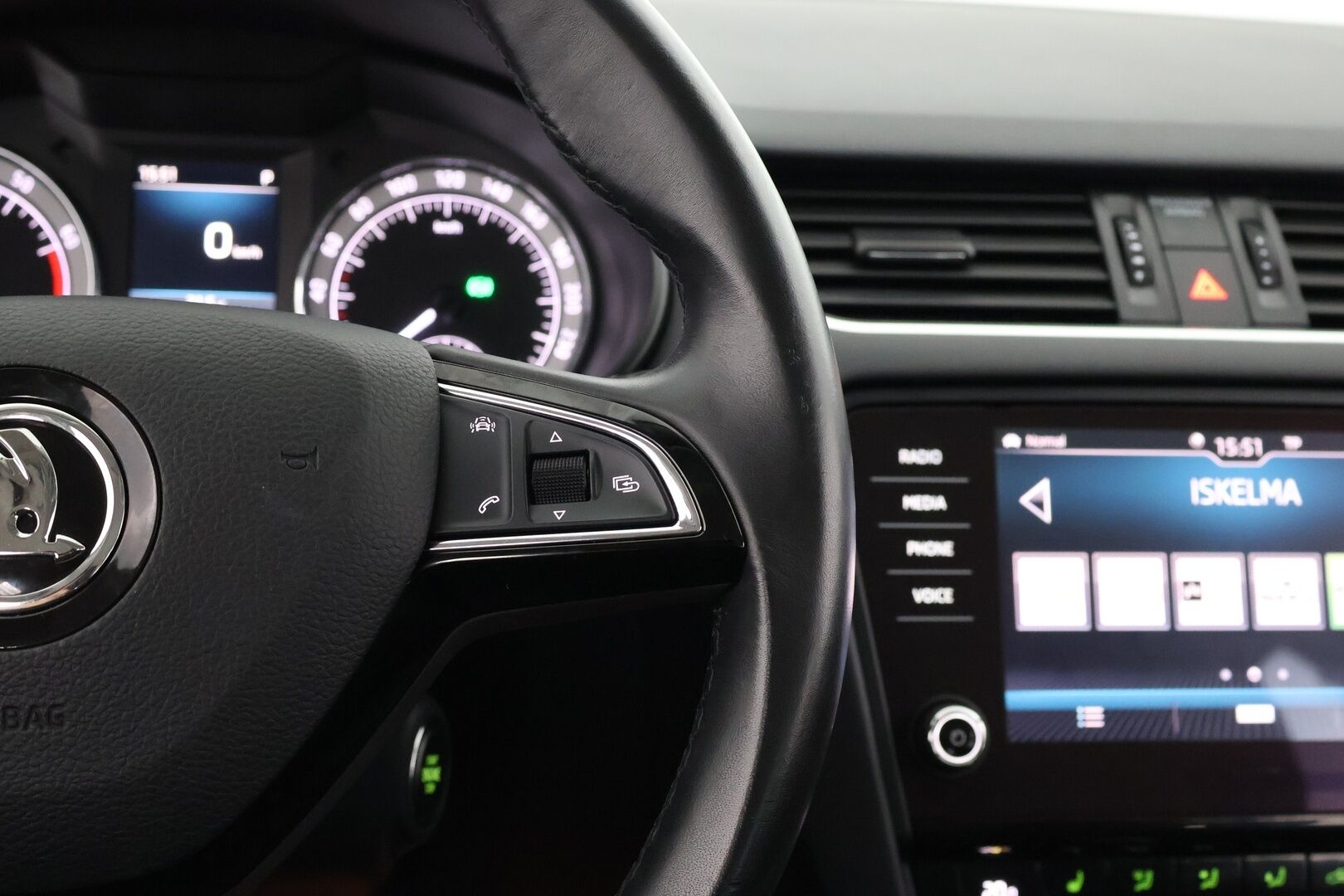 Skoda Octavia 2018 Combi 1,5 TSI Style DSG Autom. - | Suomi-auto | LED | Webasto | Vetokoukku | Side assist | P. kamera | Vakkari | Lämmitettävä tuulilasi |