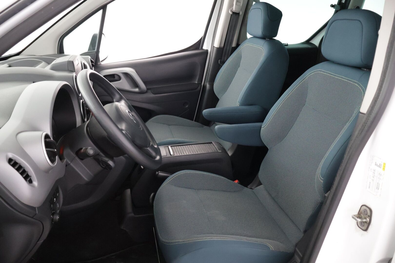 Citroen Berlingo Multispace 2018 PureTech 110 Feel - Suomi-auto | Tutkat | Huoltokirja