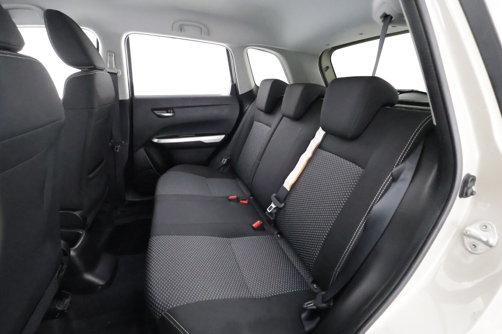 Suzuki Vitara 2018 1,6 VVT 4WD GL+ 5MT - | ACC | P.kamera | Nelivedon lukko | Apple & Android | Bluetooth | Penkinlämmittimet | Aut. ilmastointi | 2x renkaat aluin | Huoltokirja |