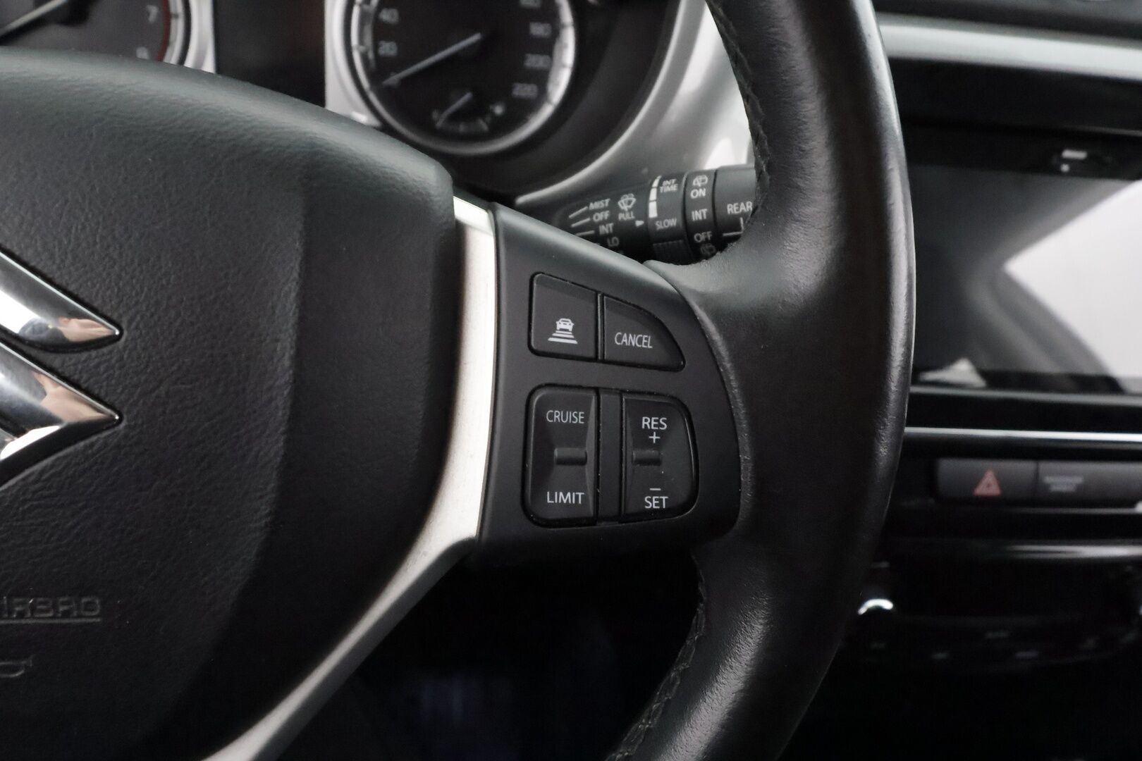 Suzuki Vitara 2018 1,6 VVT 4WD GL+ 5MT - | ACC | P.kamera | Nelivedon lukko | Apple & Android | Bluetooth | Penkinlämmittimet | Aut. ilmastointi | 2x renkaat aluin | Huoltokirja |