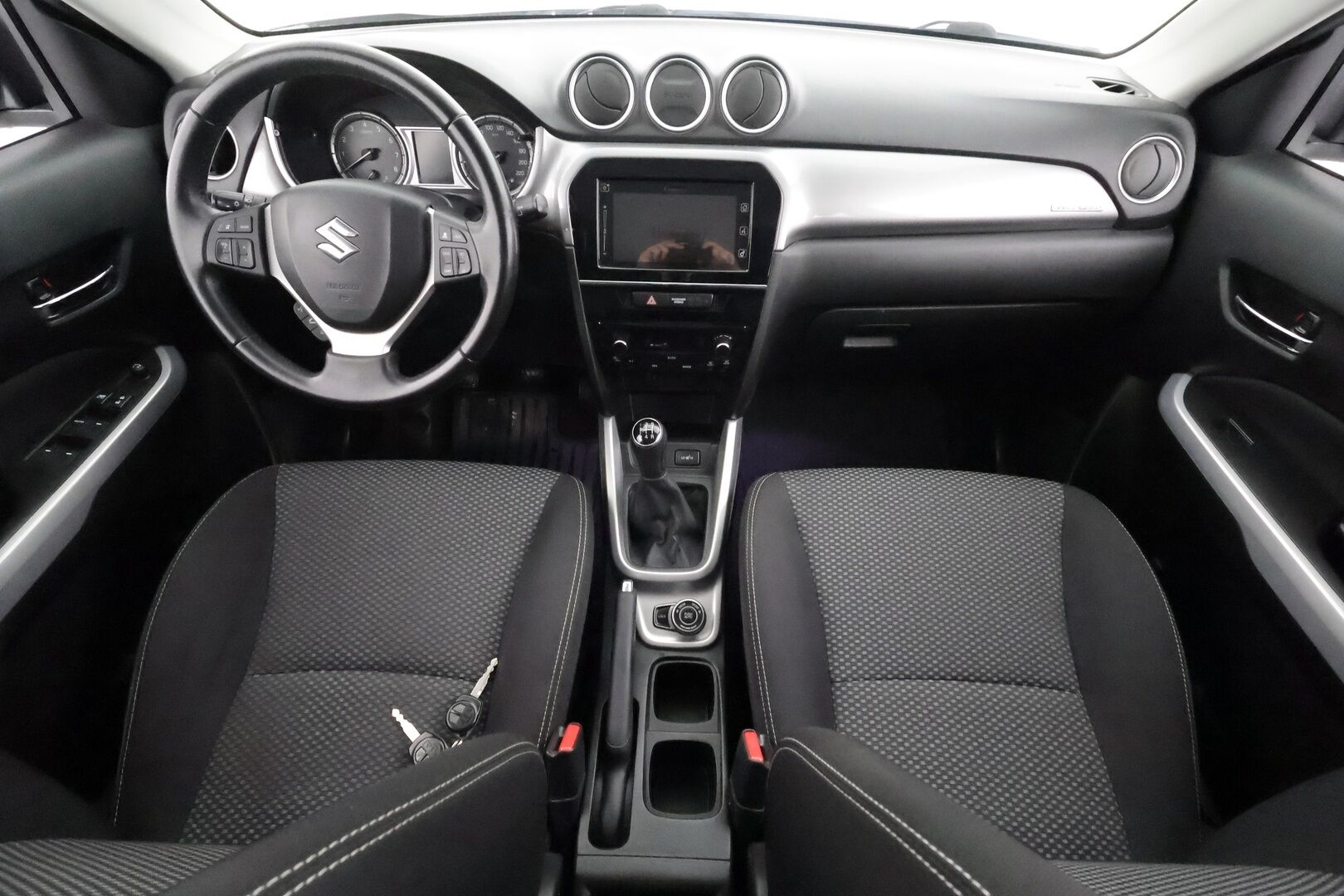 Suzuki Vitara 2018 1,6 VVT 4WD GL+ 5MT - | ACC | P.kamera | Nelivedon lukko | Apple & Android | Bluetooth | Penkinlämmittimet | Aut. ilmastointi | 2x renkaat aluin | Huoltokirja |